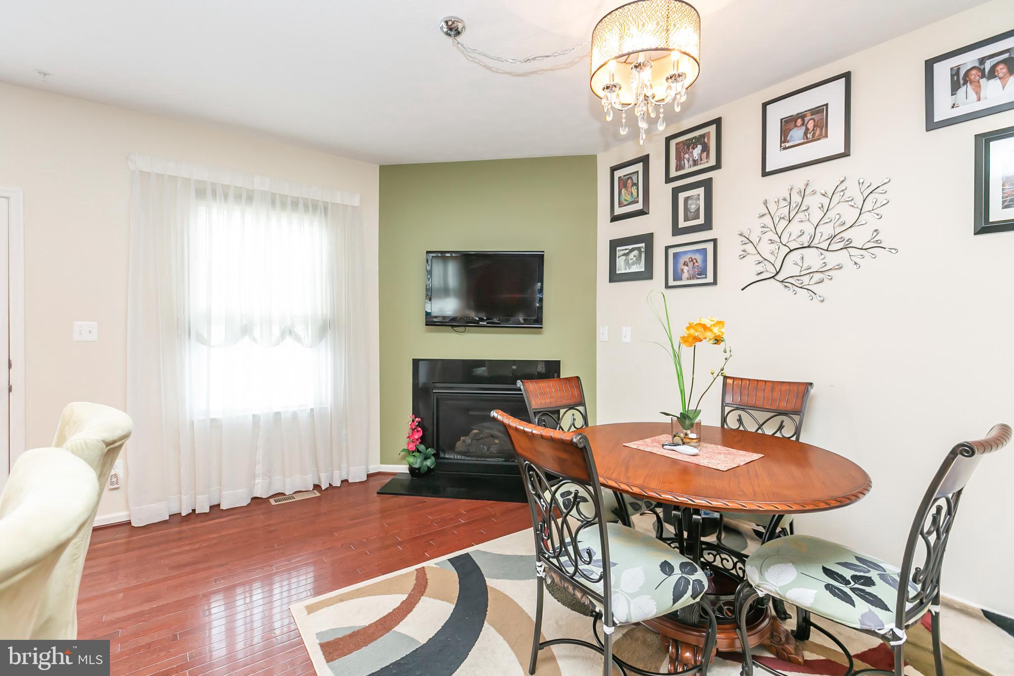 HOLLY WOODS - Residential