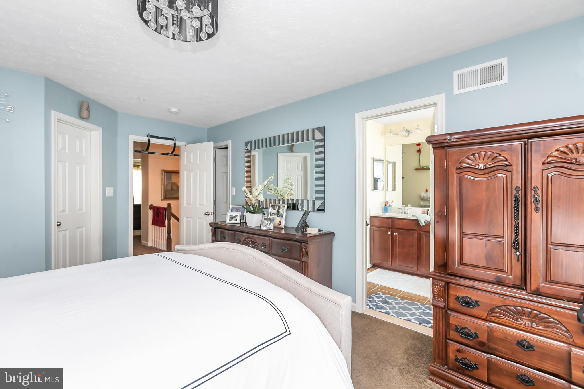 HOLLY WOODS - Residential