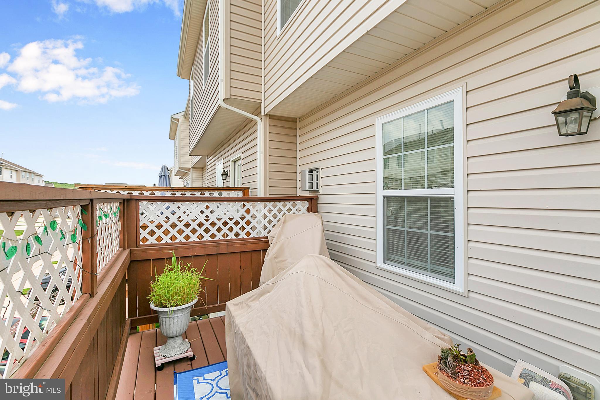 HOLLY WOODS - Residential