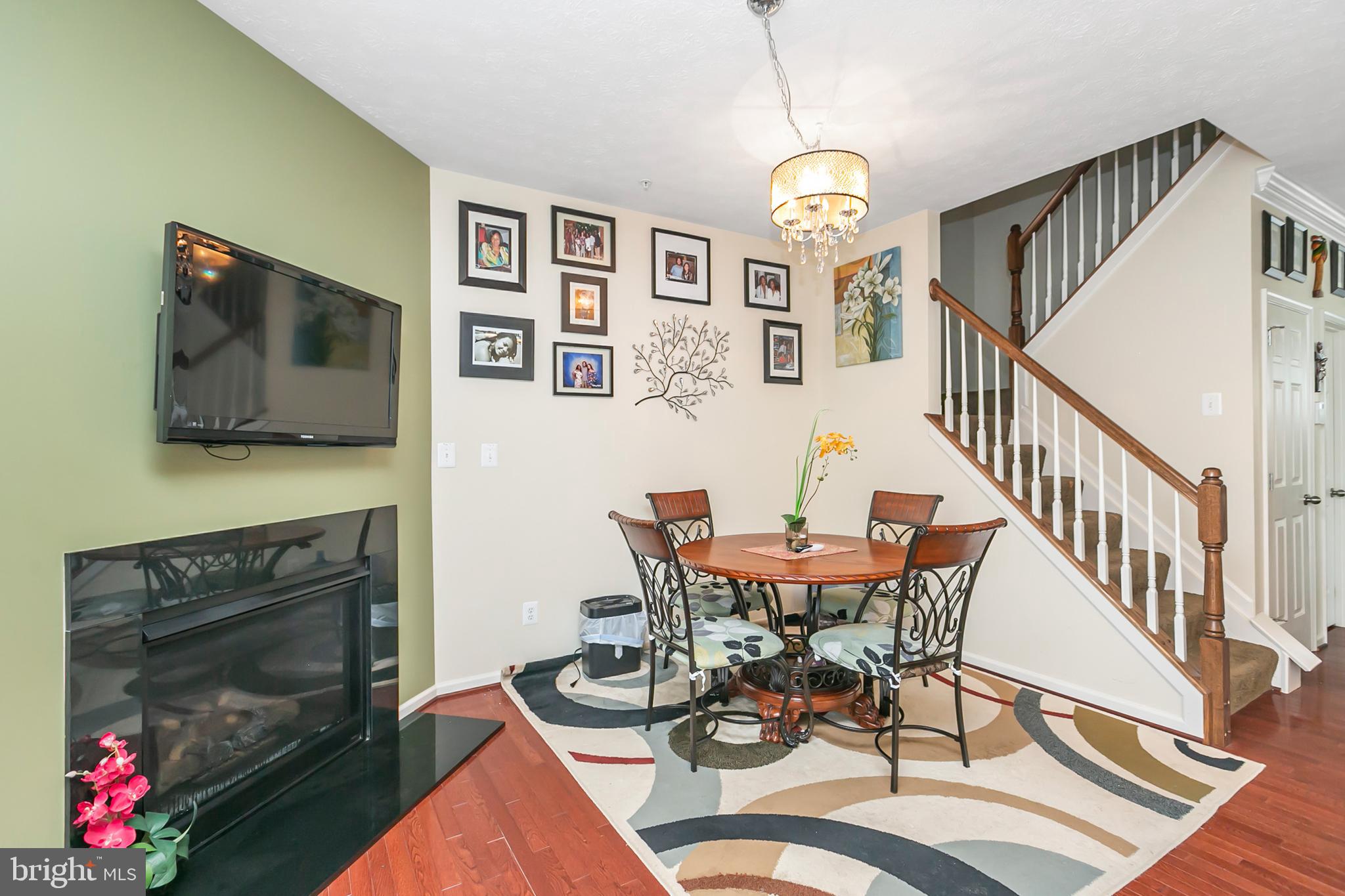 HOLLY WOODS - Residential