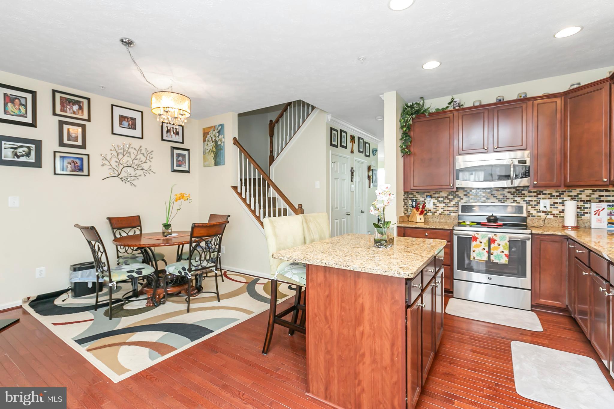 HOLLY WOODS - Residential