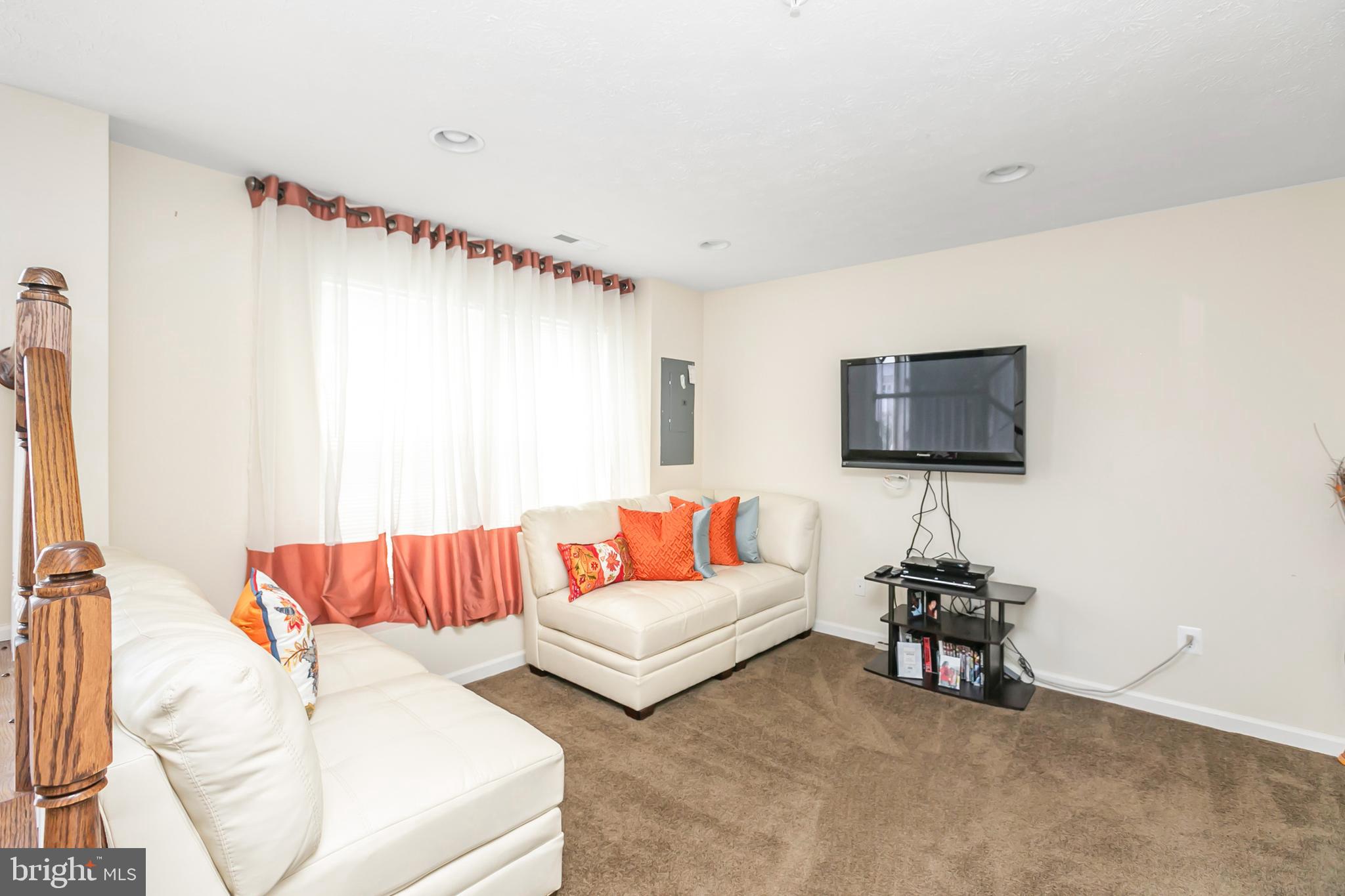 HOLLY WOODS - Residential