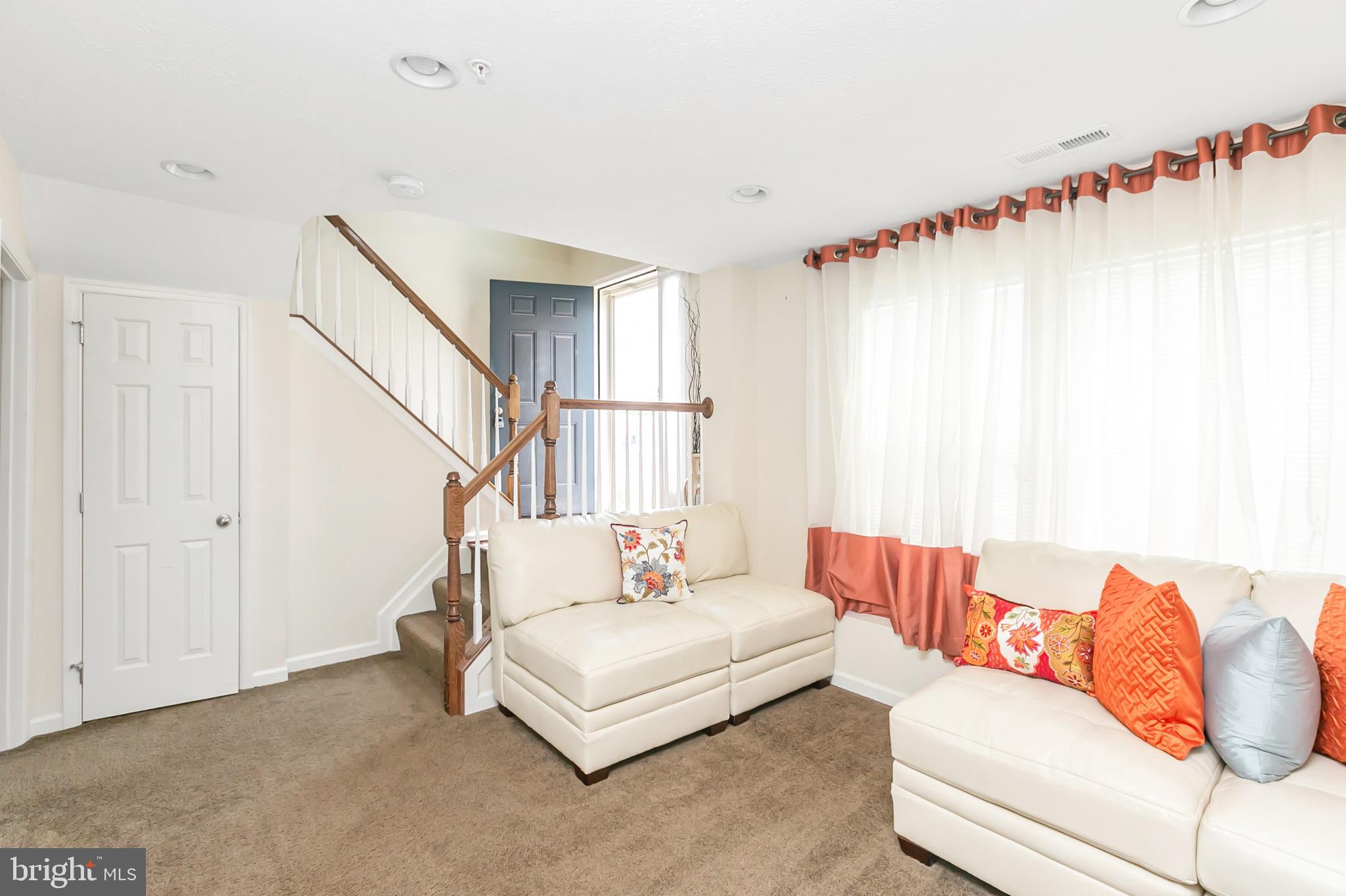 HOLLY WOODS - Residential