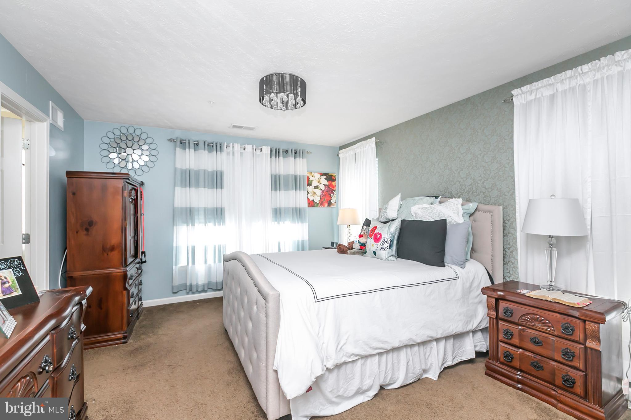 HOLLY WOODS - Residential