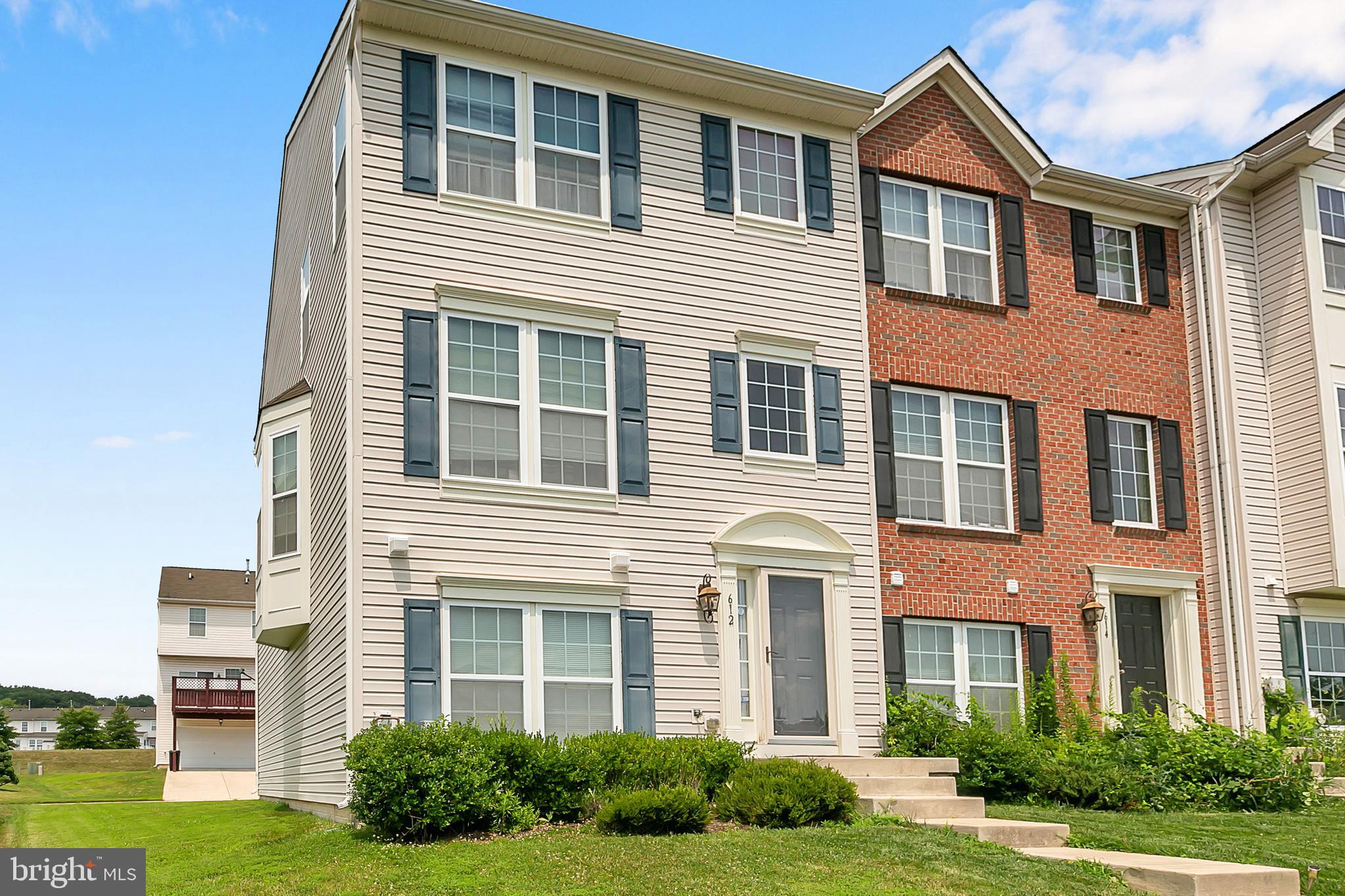 HOLLY WOODS - Residential