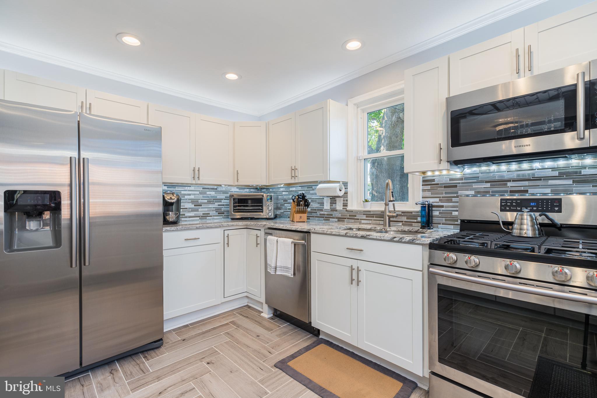 COLONIAL GARDENS - Residential