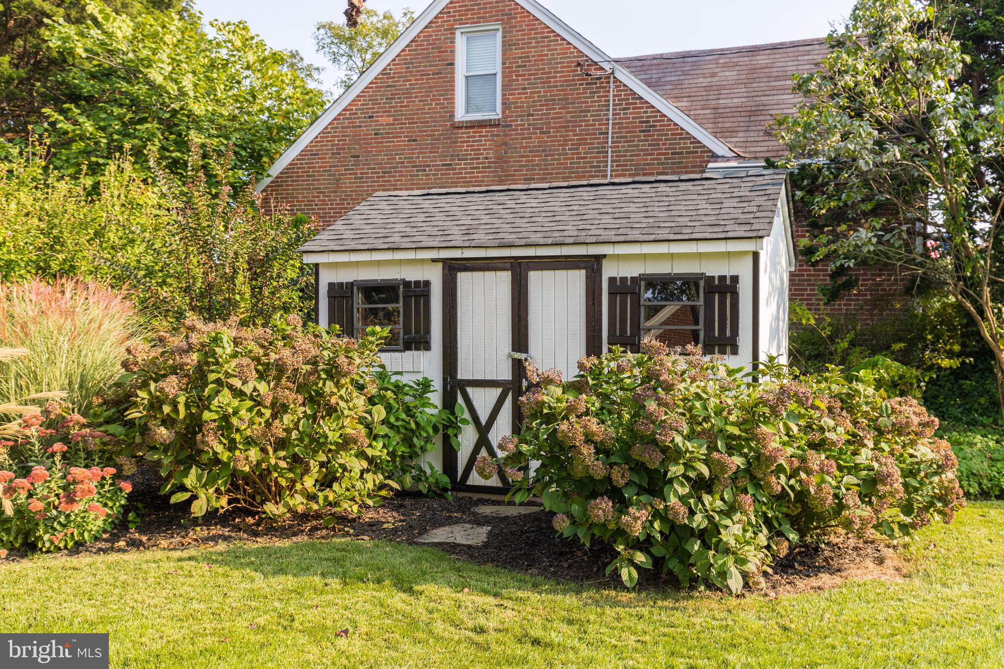 COLONIAL GARDENS - Residential