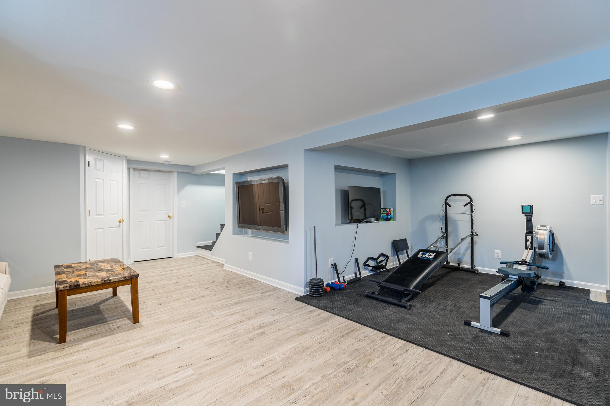 COLONIAL GARDENS - Residential