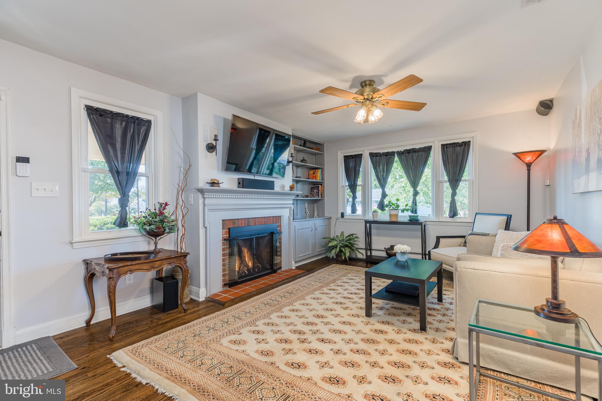 COLONIAL GARDENS - Residential