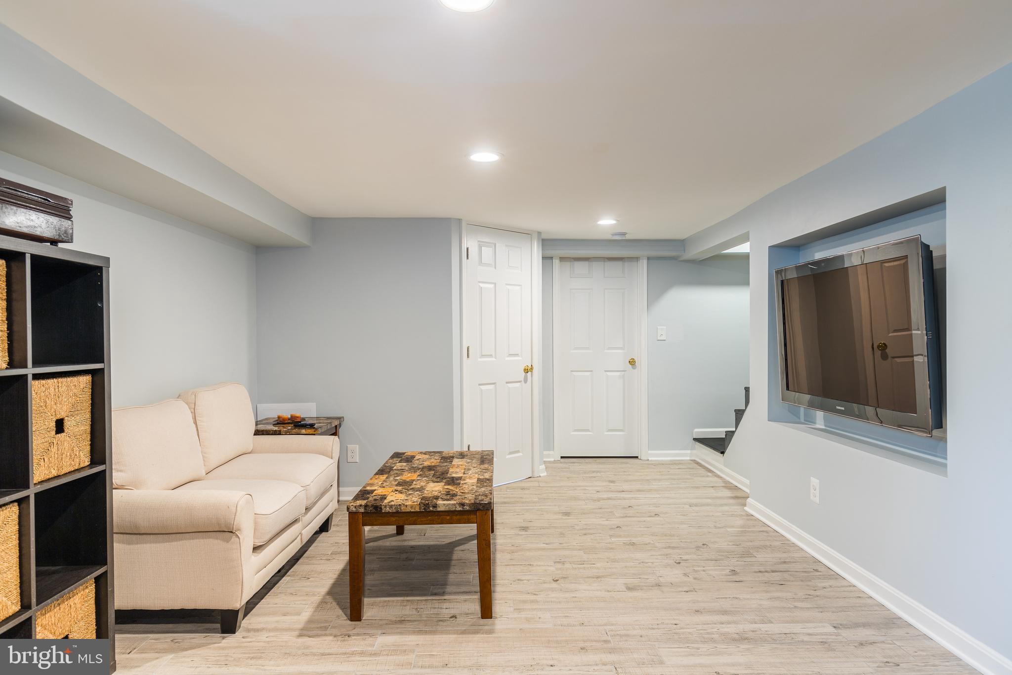 COLONIAL GARDENS - Residential