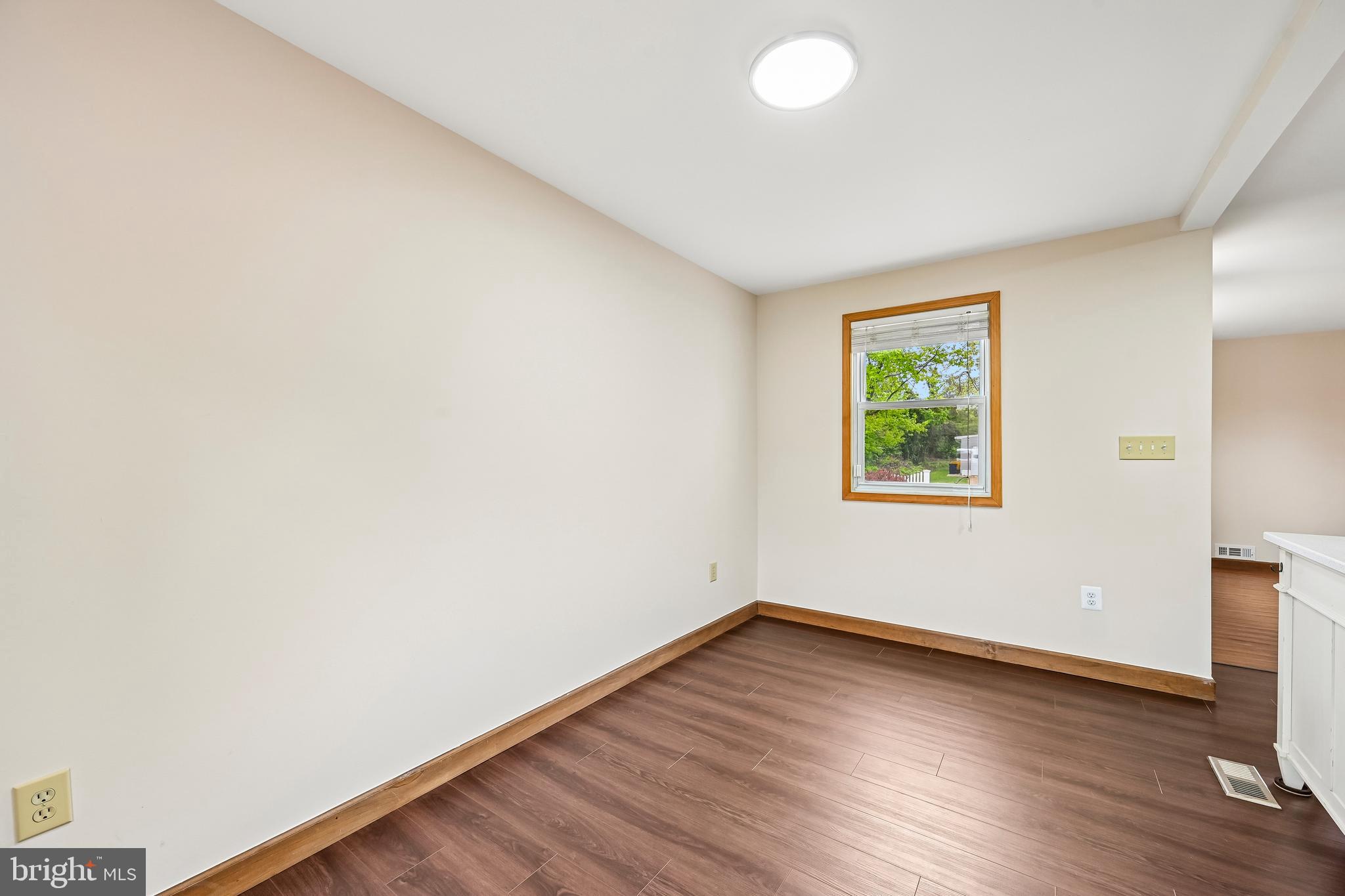 PLEASANTVILLE - Residential