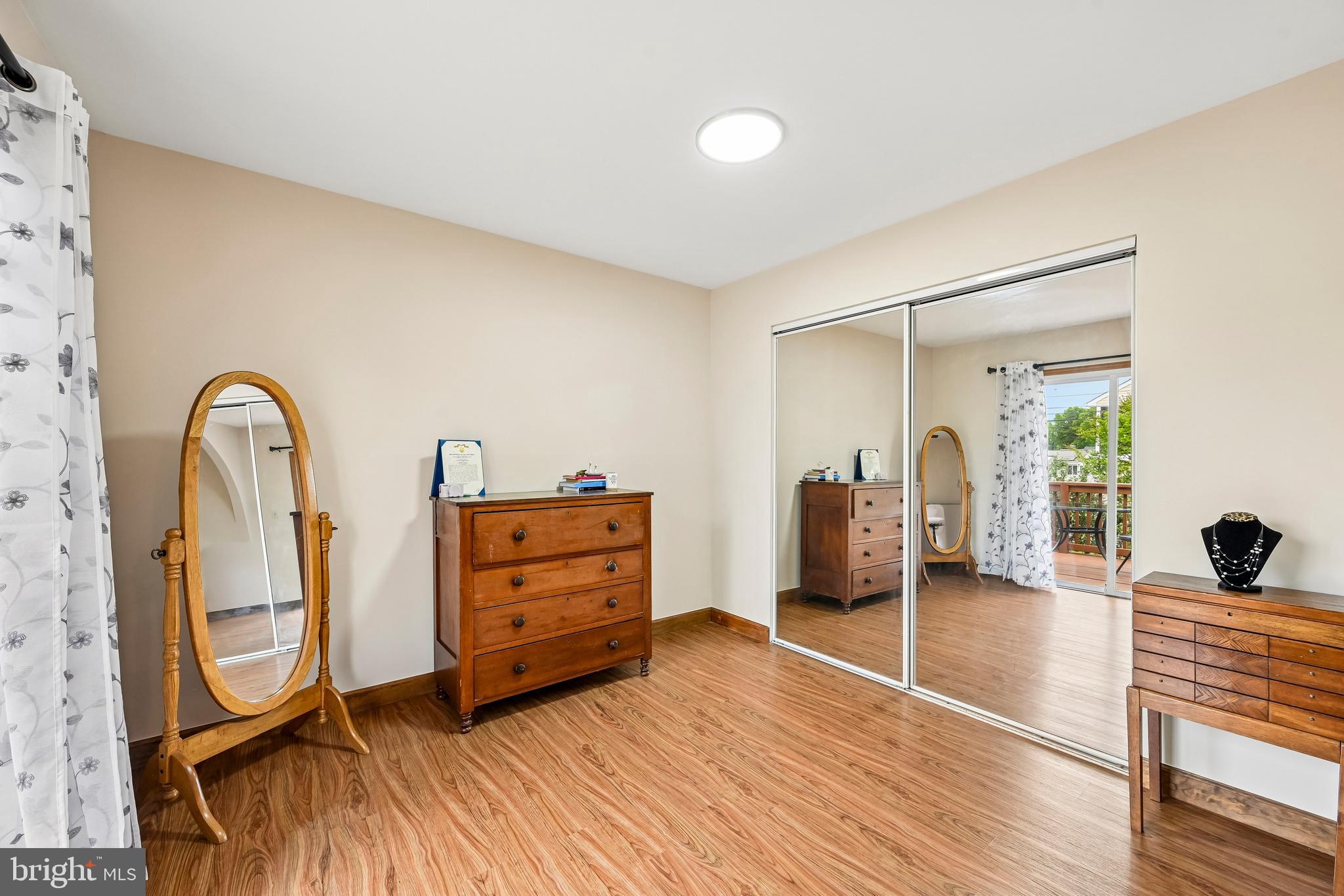 PLEASANTVILLE - Residential