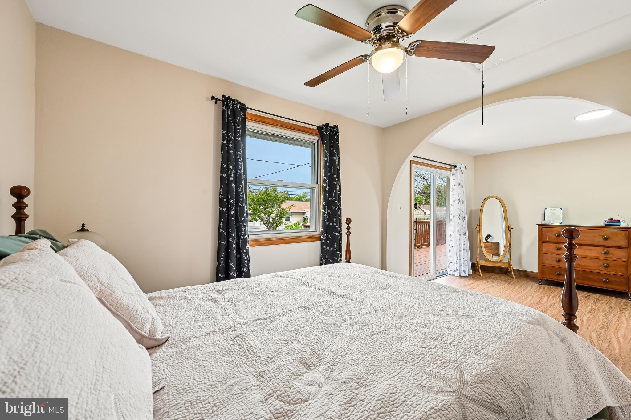 PLEASANTVILLE - Residential