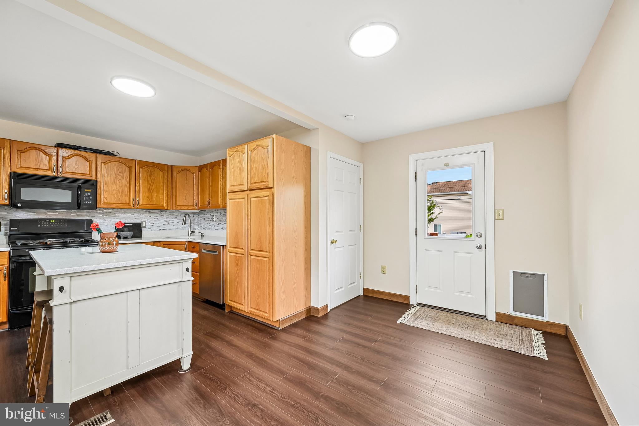 PLEASANTVILLE - Residential