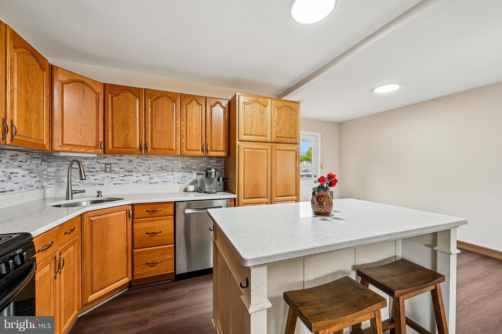PLEASANTVILLE - Residential