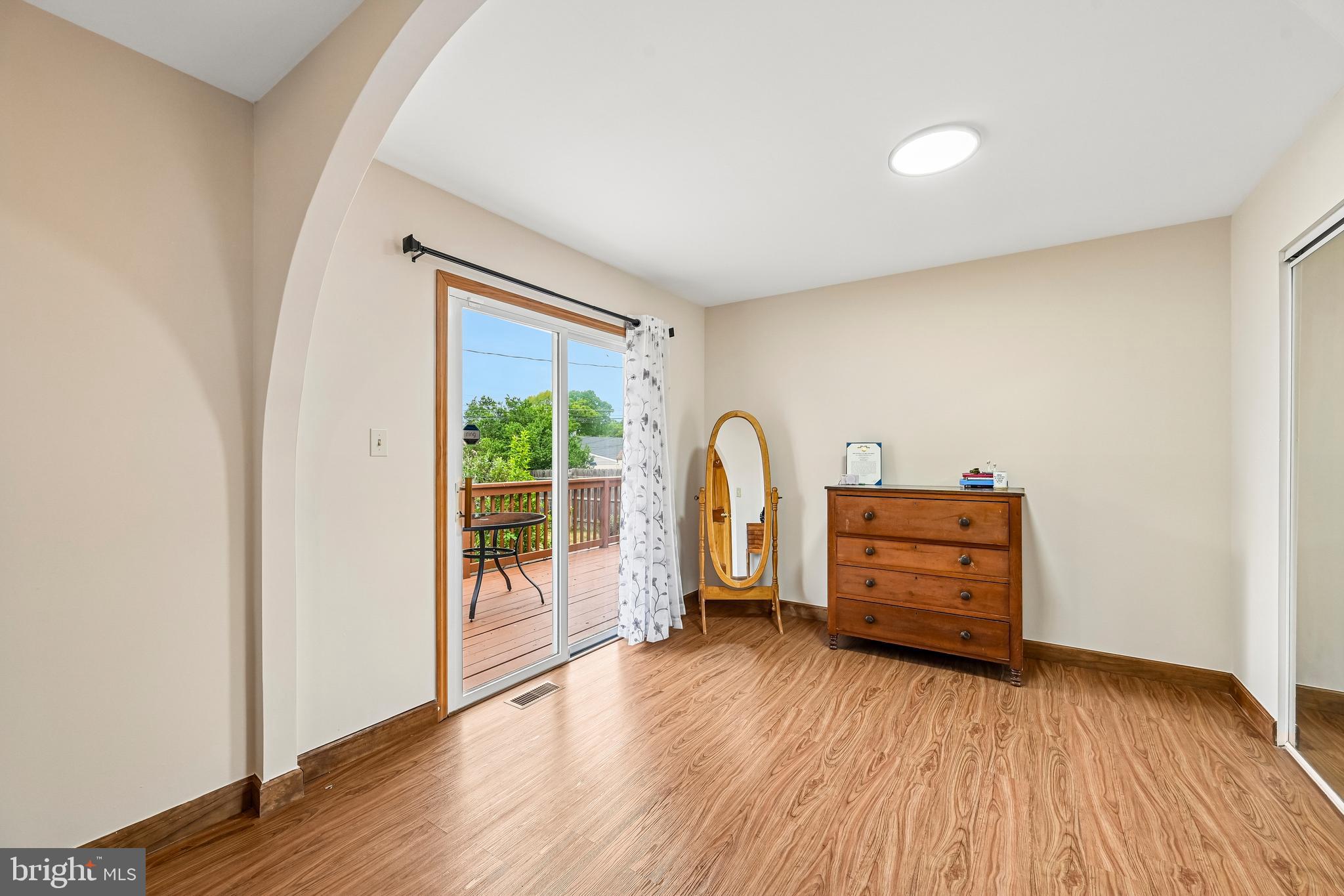 PLEASANTVILLE - Residential