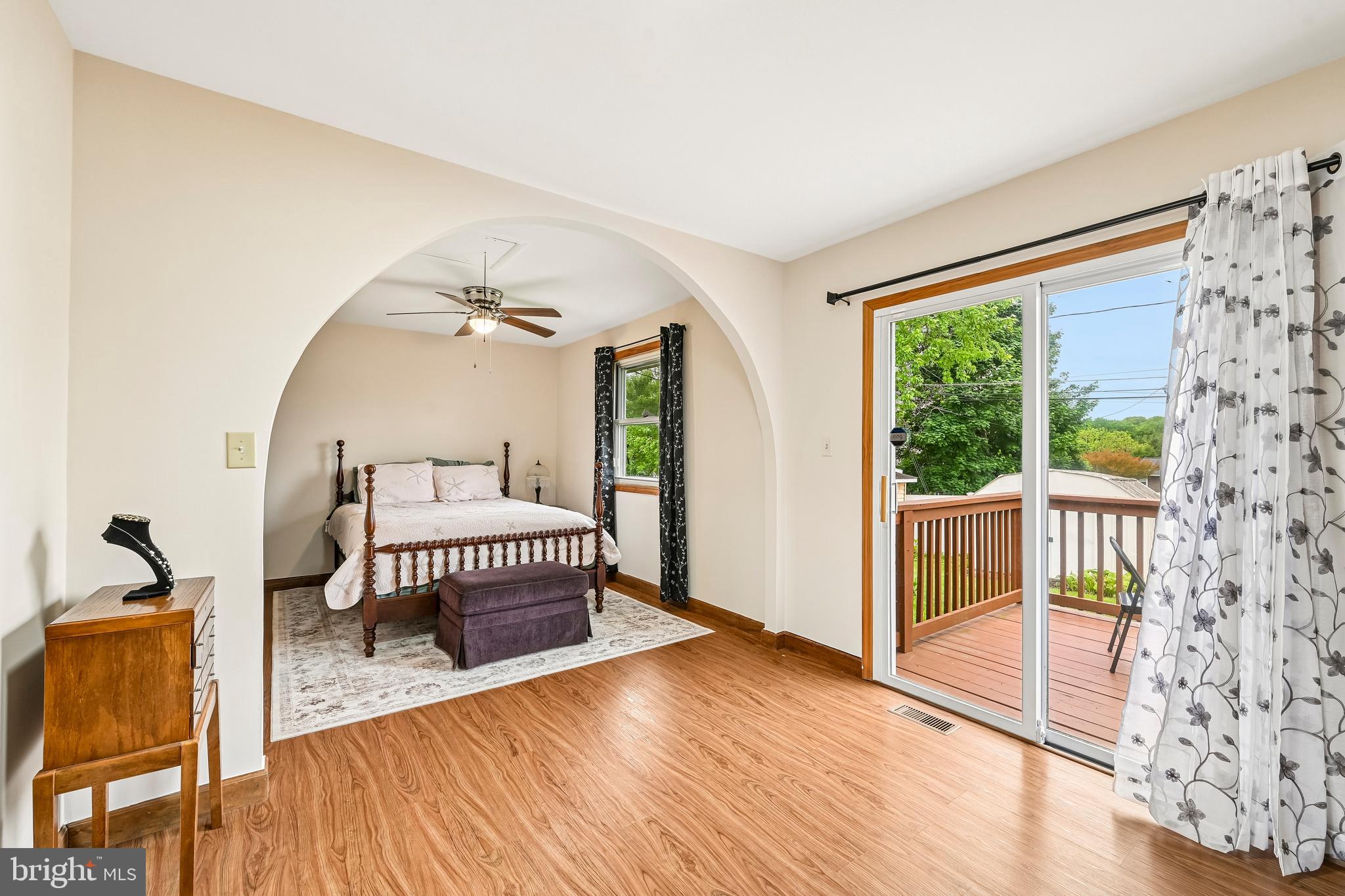 PLEASANTVILLE - Residential