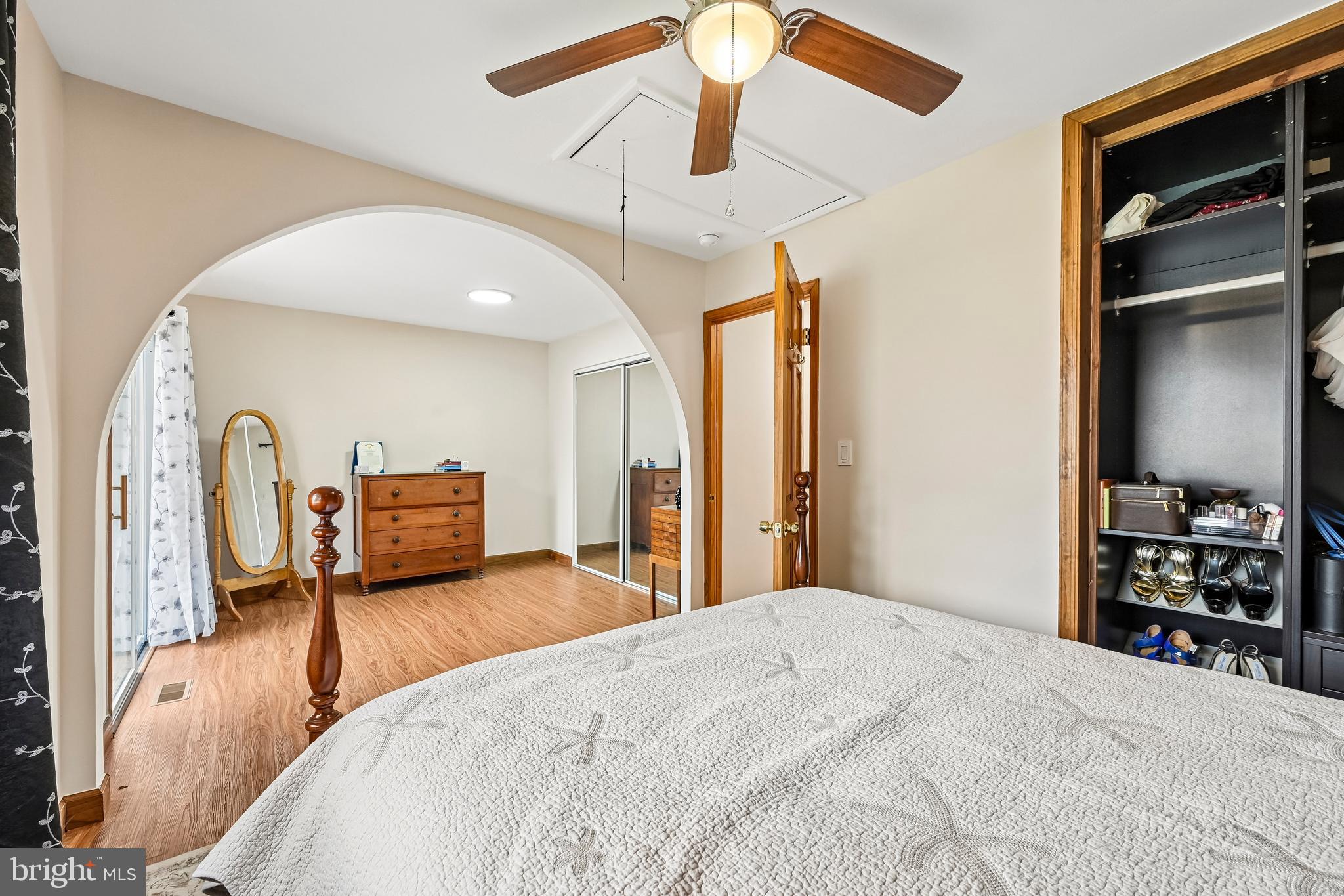 PLEASANTVILLE - Residential