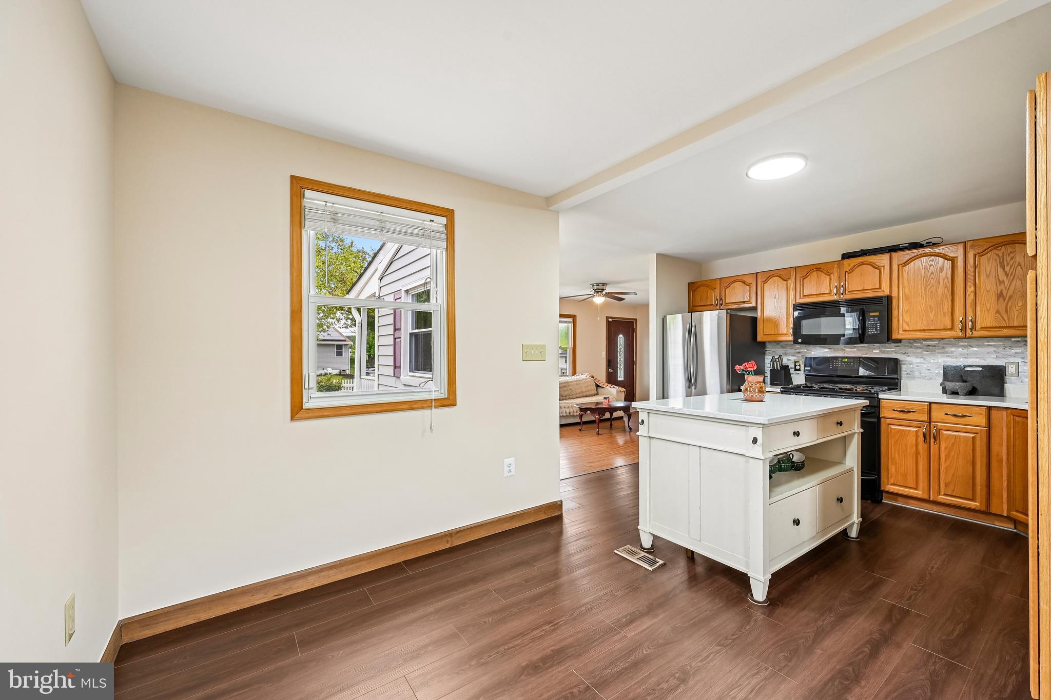 PLEASANTVILLE - Residential