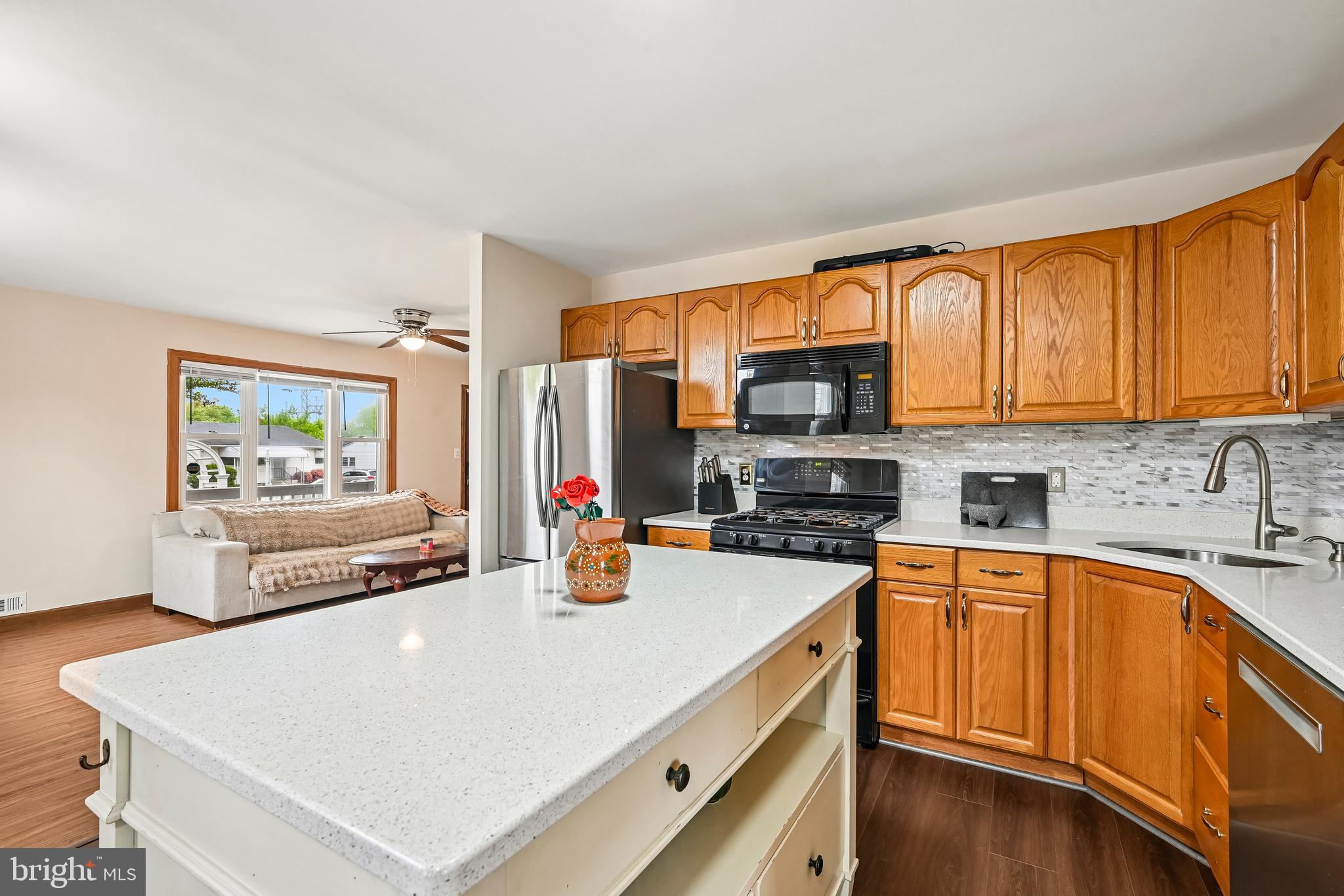 PLEASANTVILLE - Residential