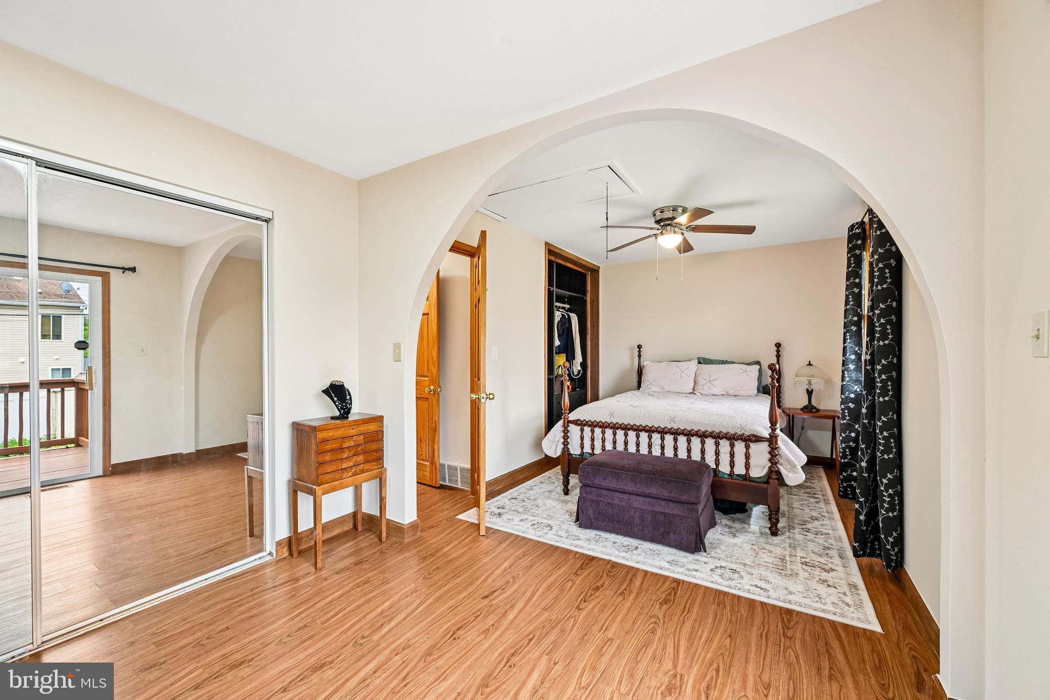 PLEASANTVILLE - Residential