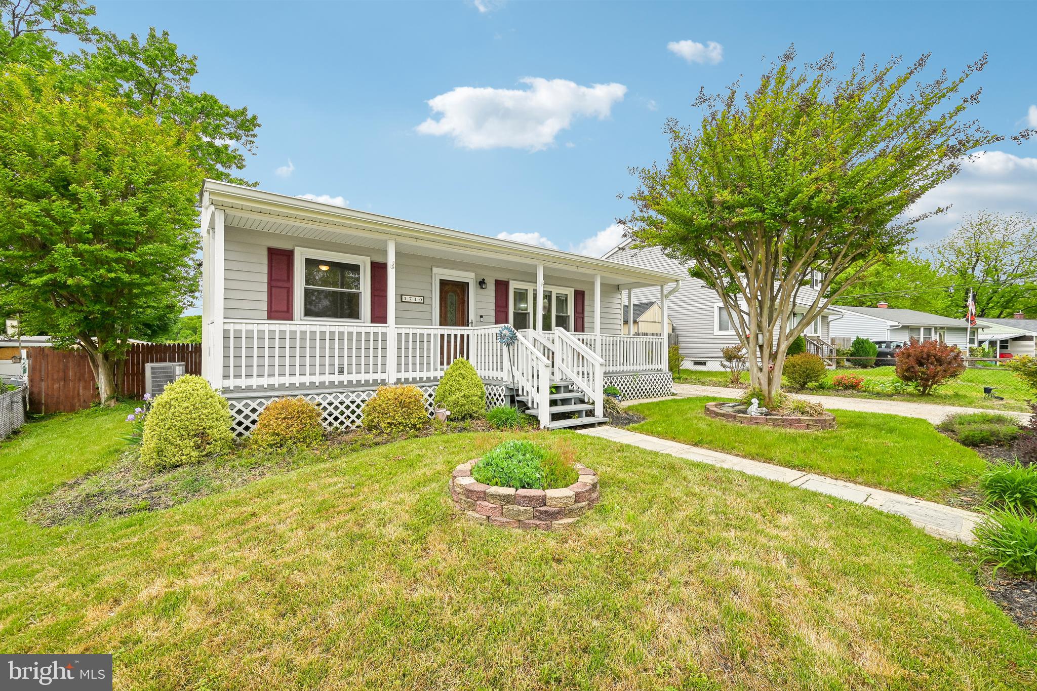 PLEASANTVILLE - Residential