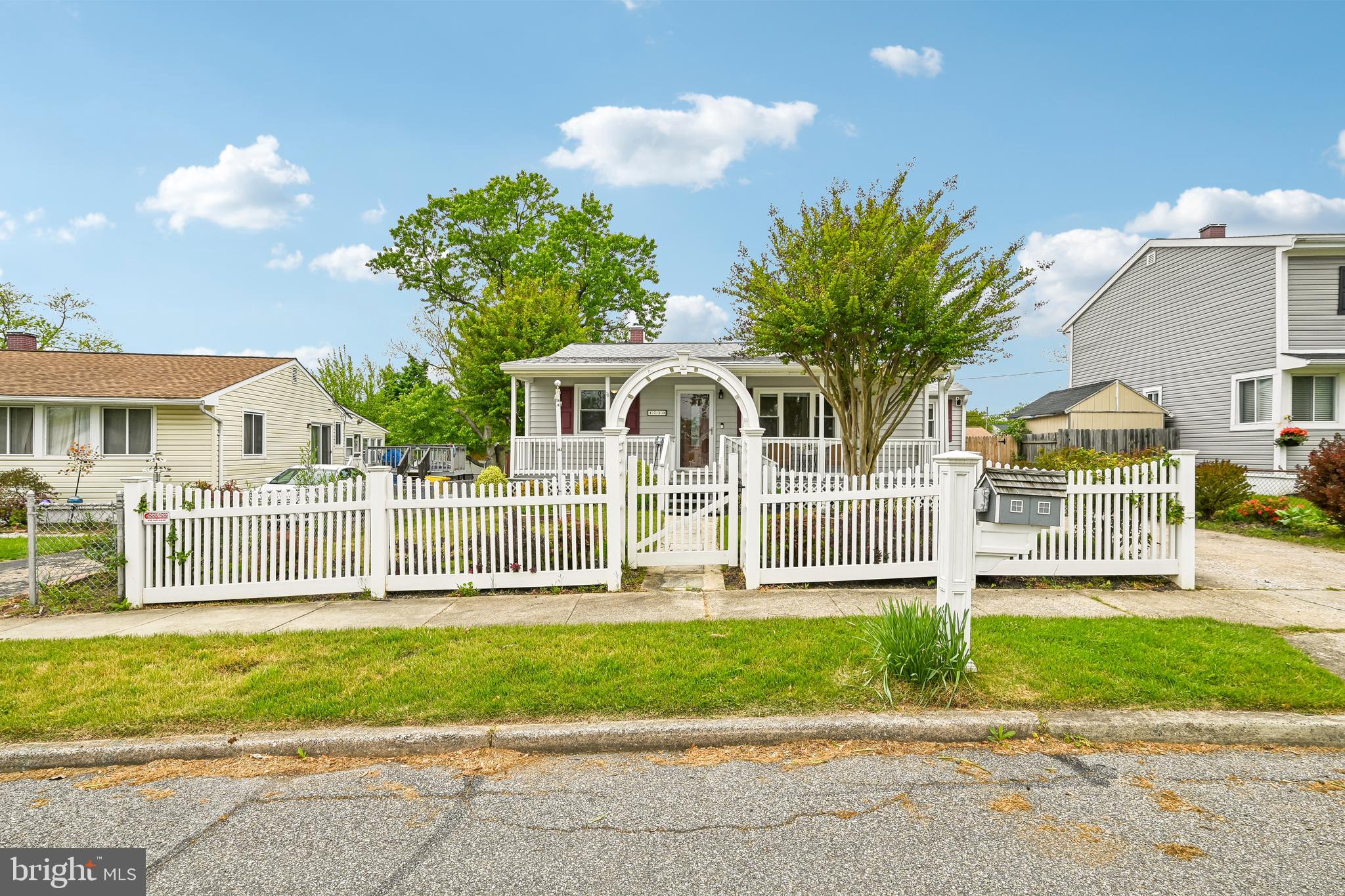 PLEASANTVILLE - Residential