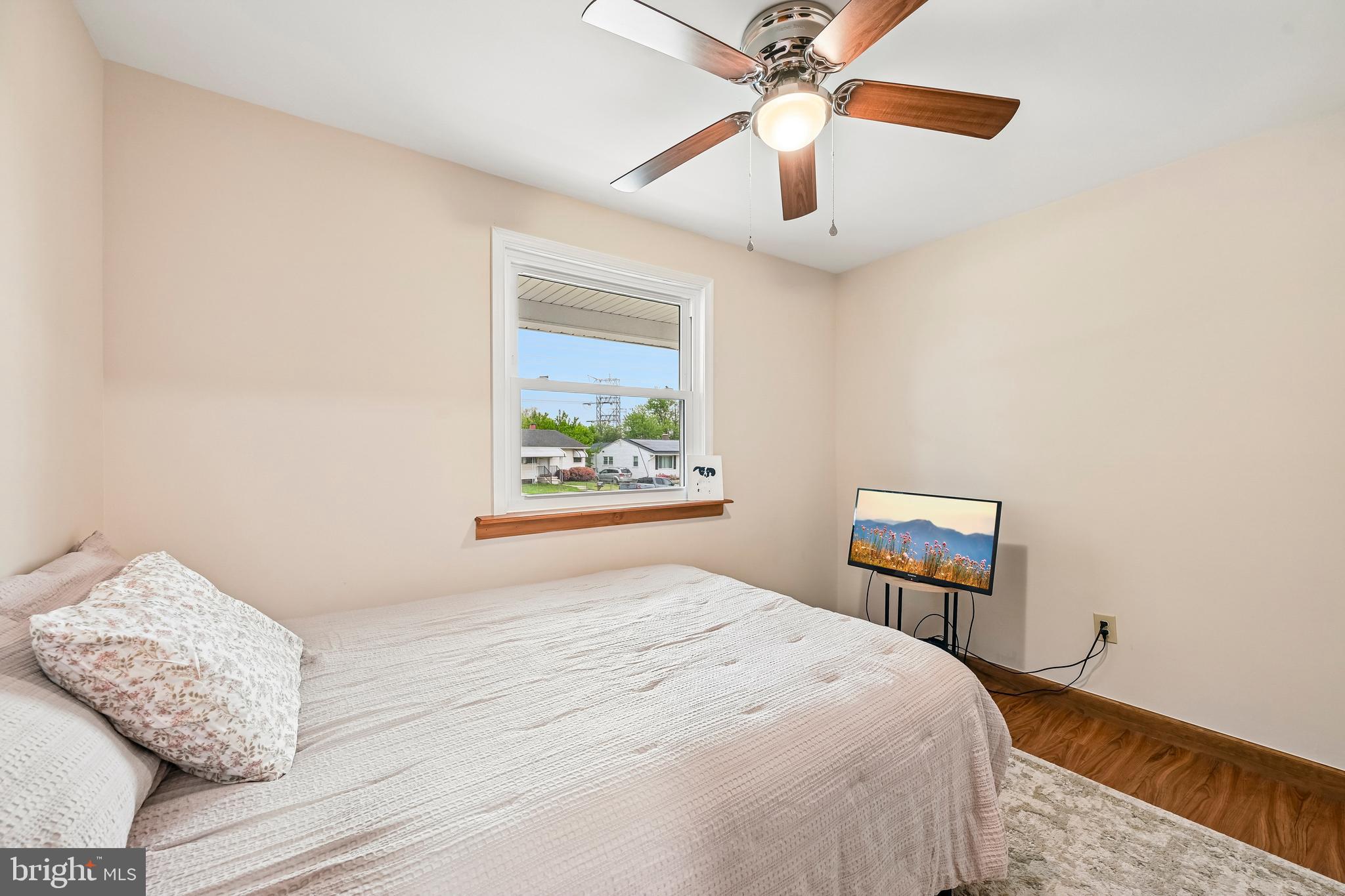 PLEASANTVILLE - Residential