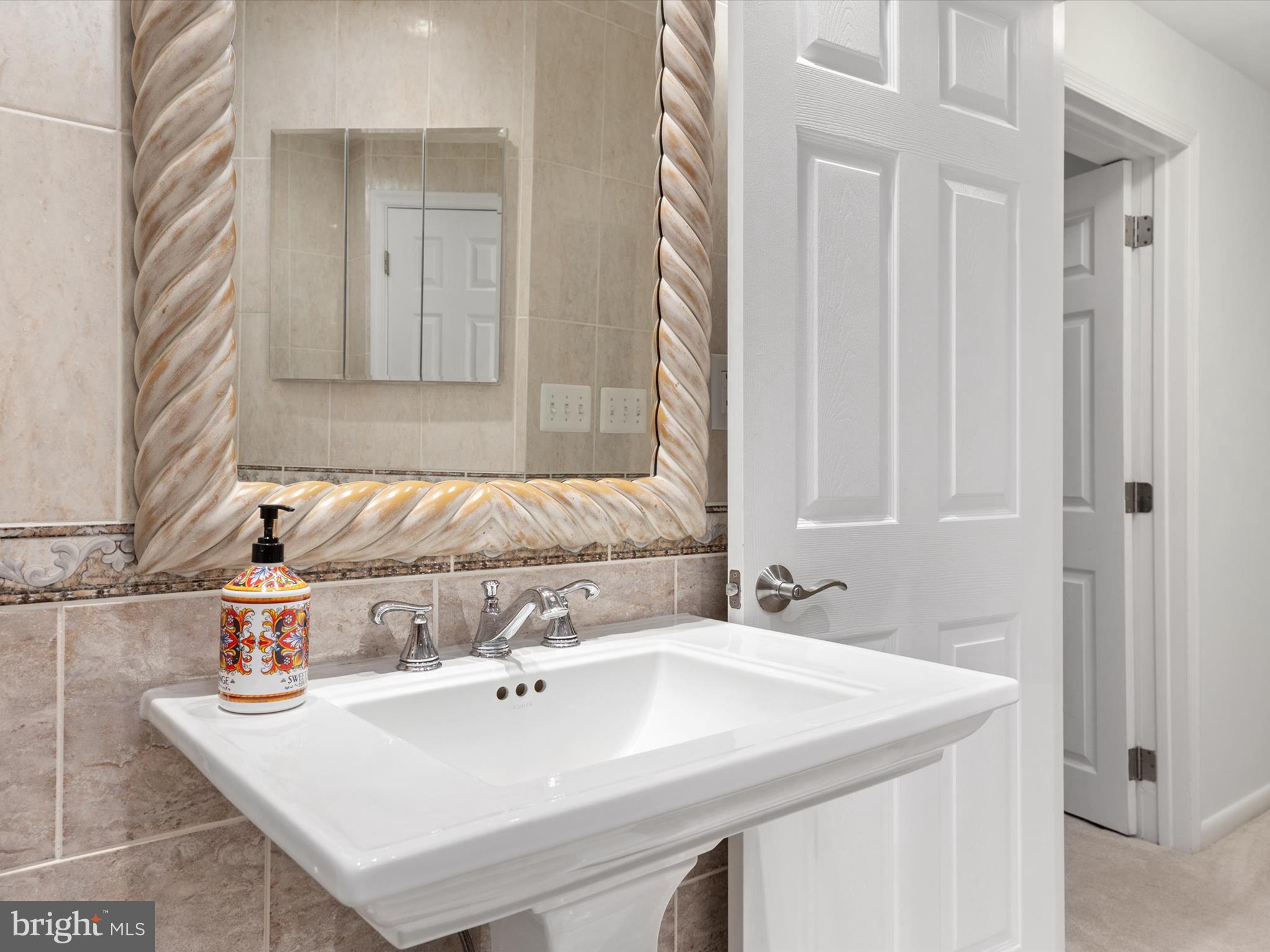 WALLACE MANOR - Residential