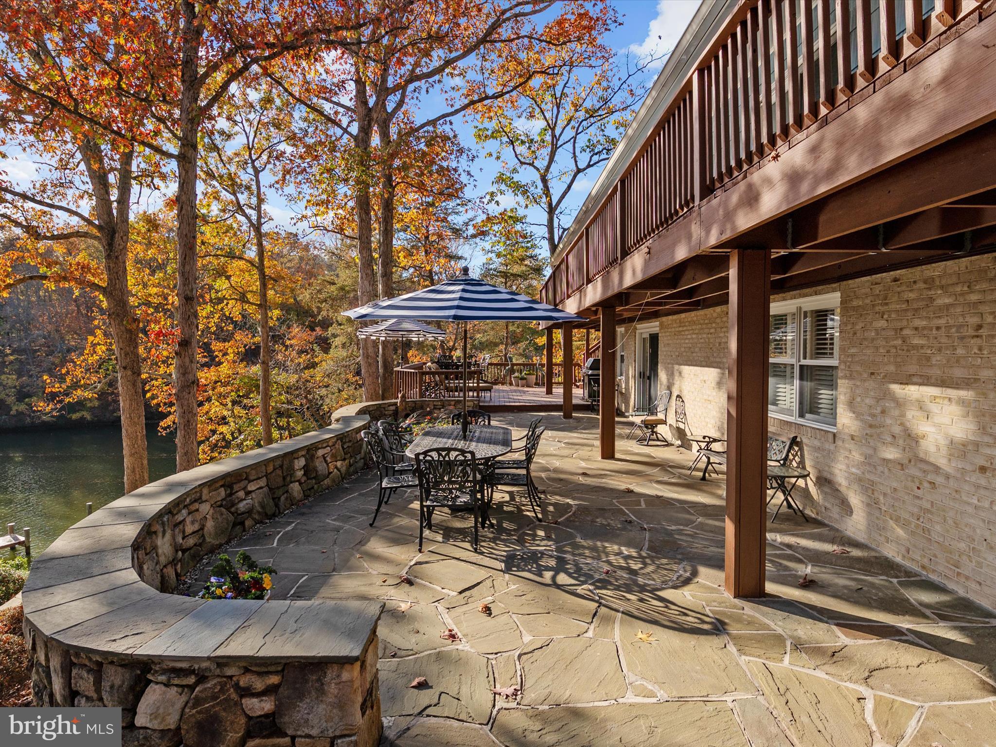 WALLACE MANOR - Residential