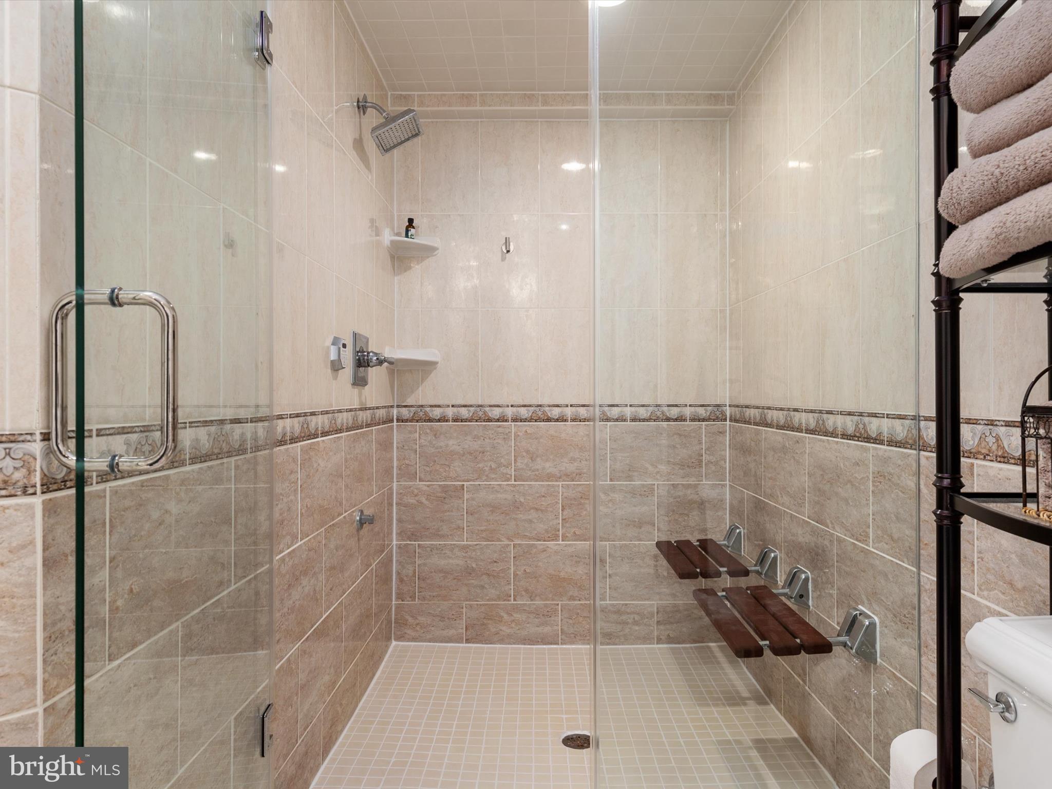 WALLACE MANOR - Residential