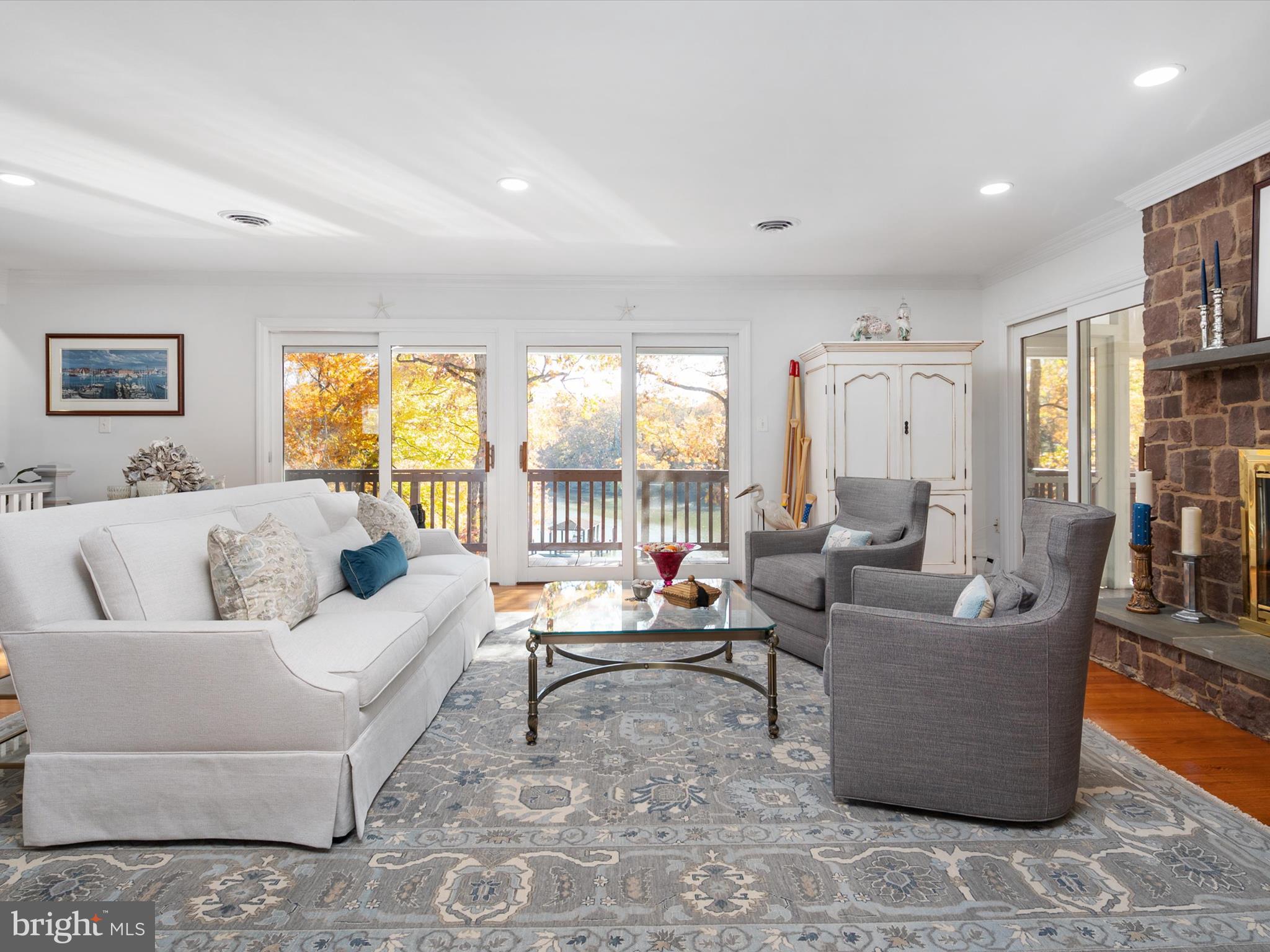 WALLACE MANOR - Residential