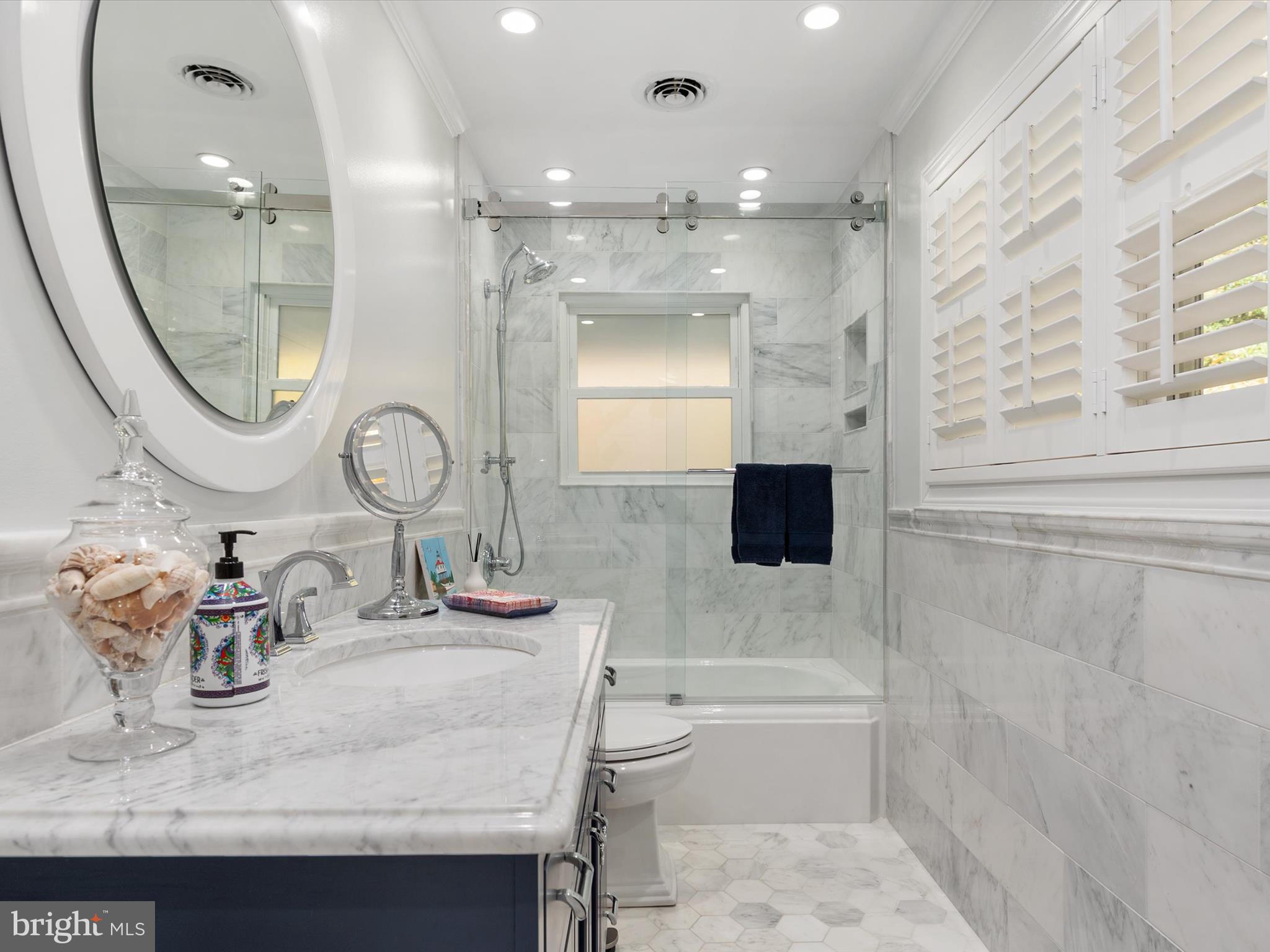 WALLACE MANOR - Residential