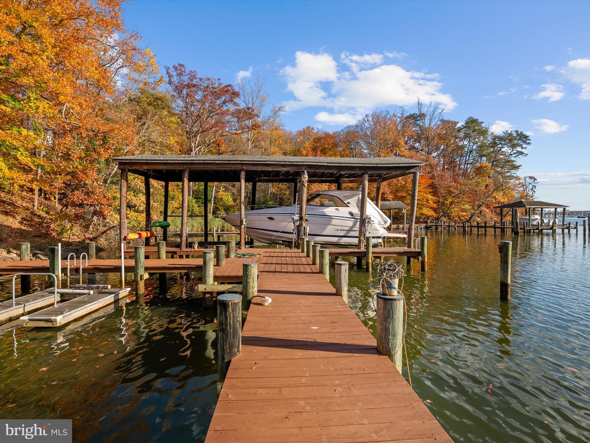 WALLACE MANOR - Residential