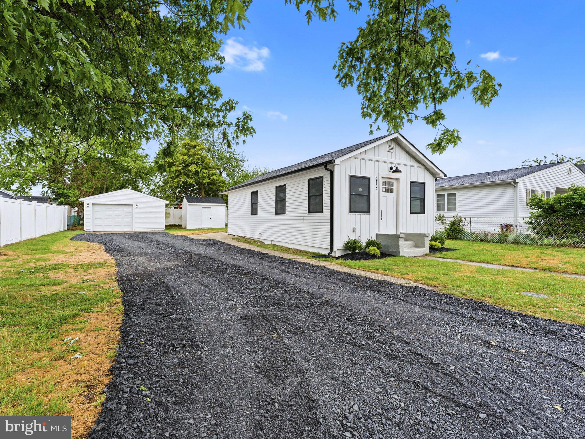 218 WOODLAND AVENUE