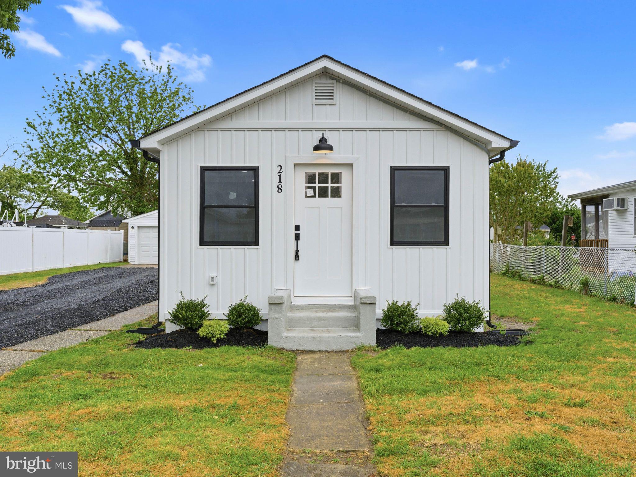 218 WOODLAND AVENUE