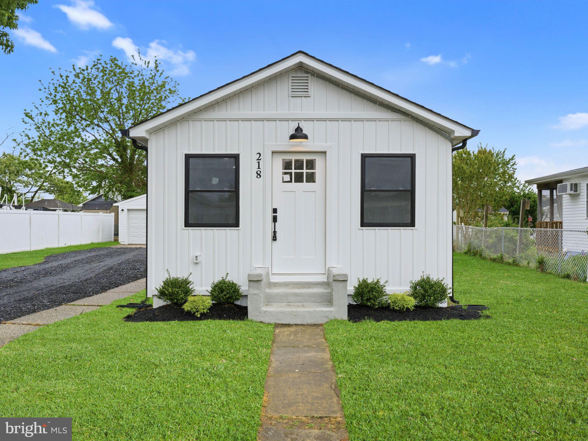 218 WOODLAND AVENUE