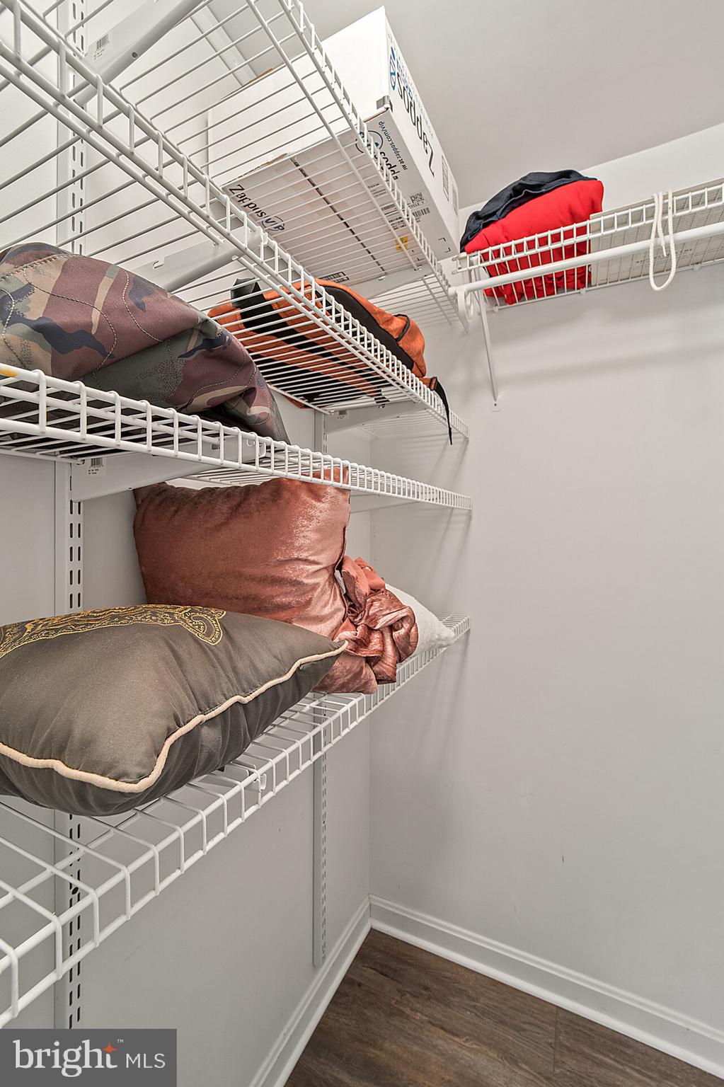 HIDDENBROOK - Residential