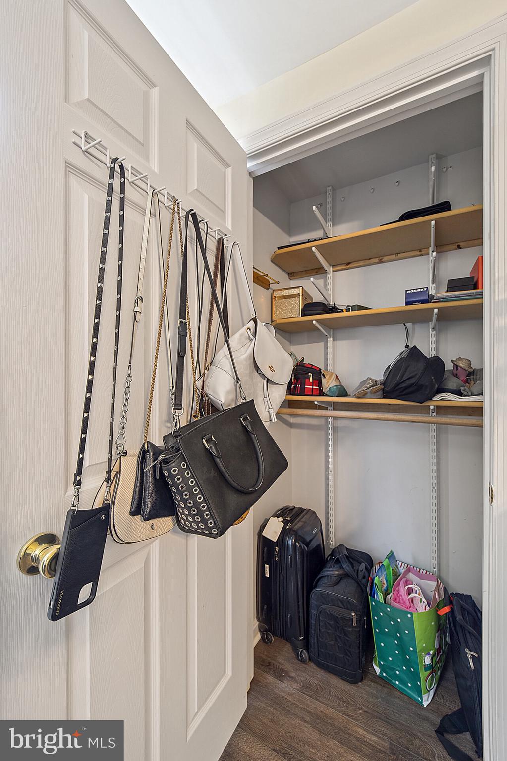 HIDDENBROOK - Residential