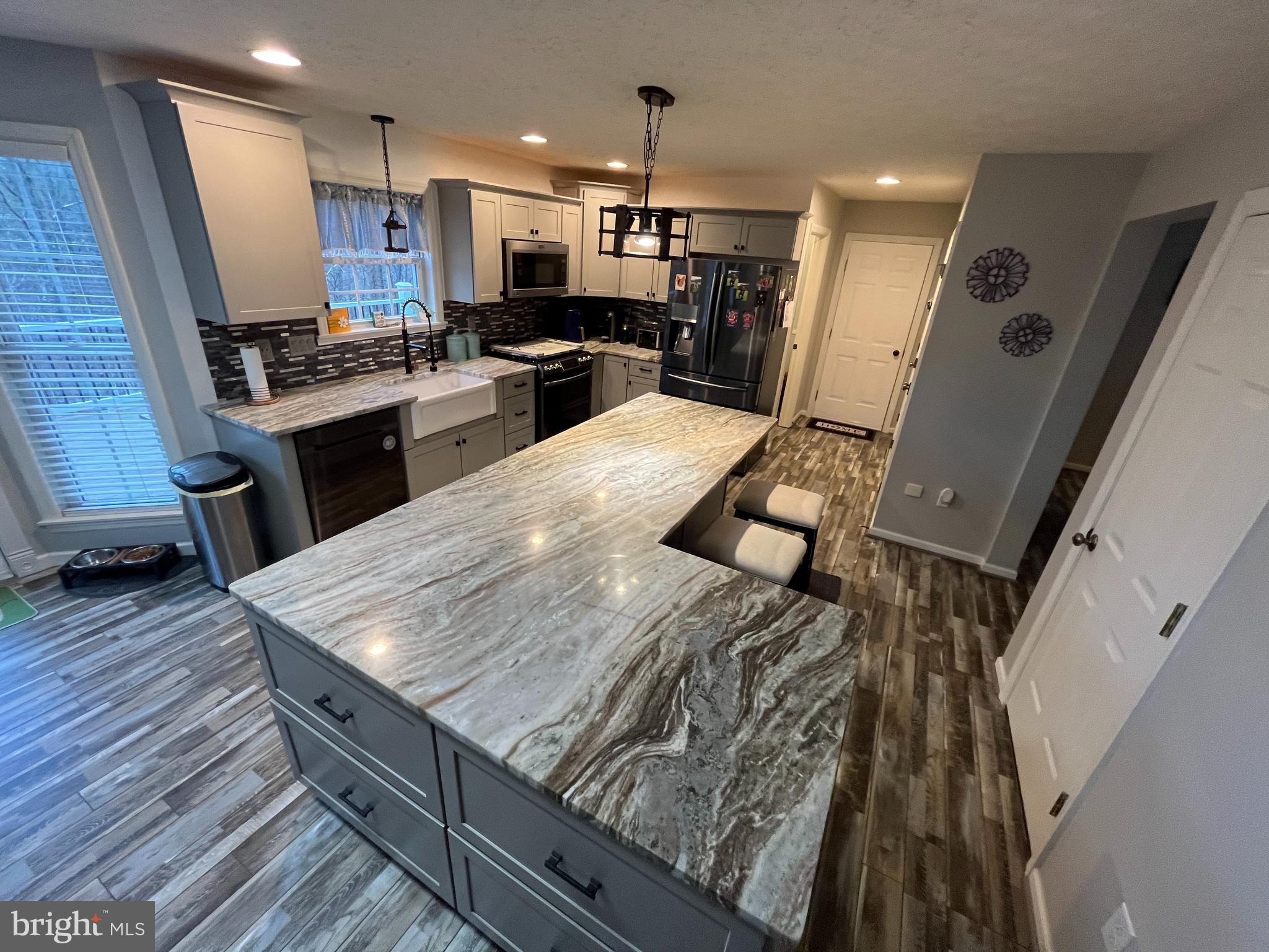 COLONIAL HEIGHTS - Residential