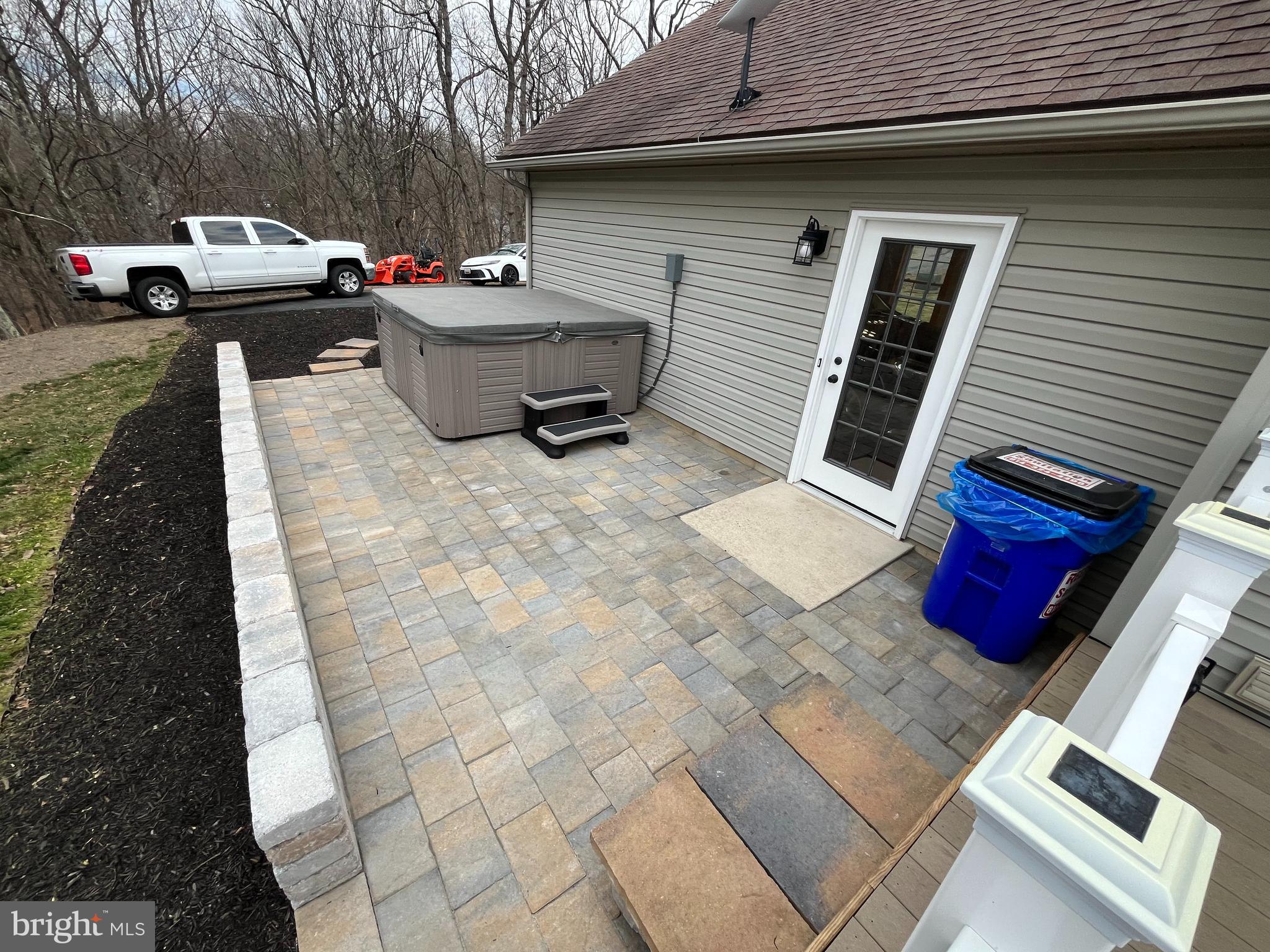 COLONIAL HEIGHTS - Residential