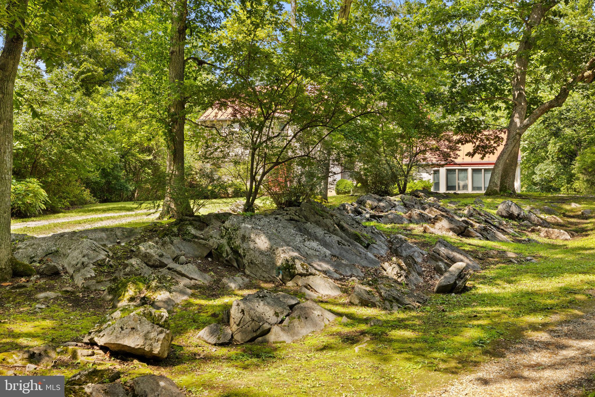 961 SUMMERVILLE ROAD