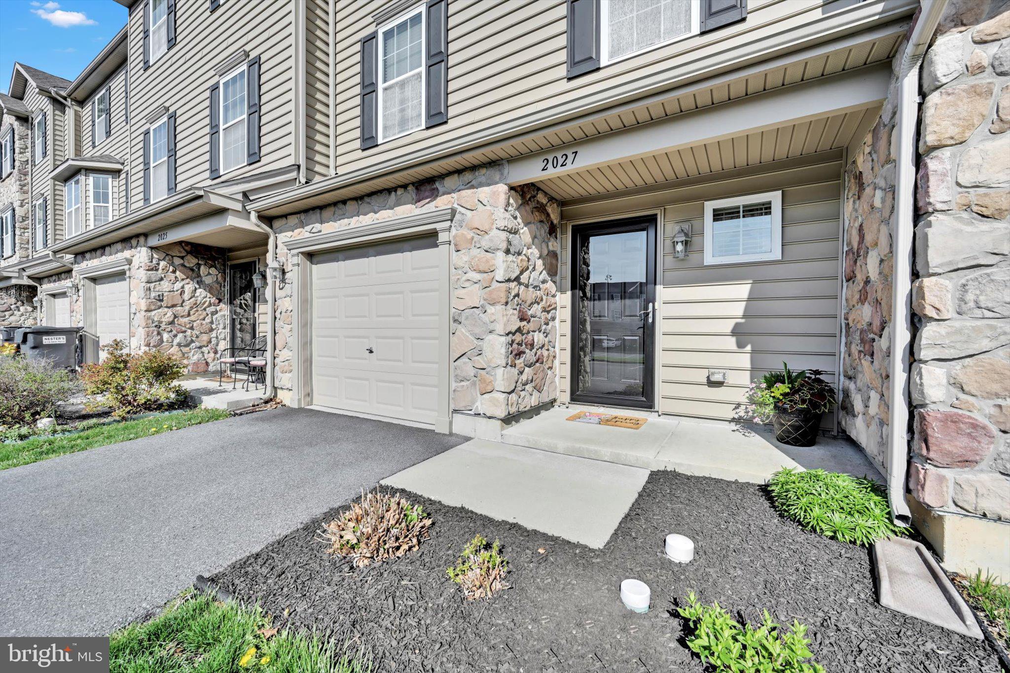 2027 CROWN MILL DRIVE