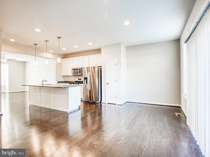 FREEDOM MANOR - Residential Lease