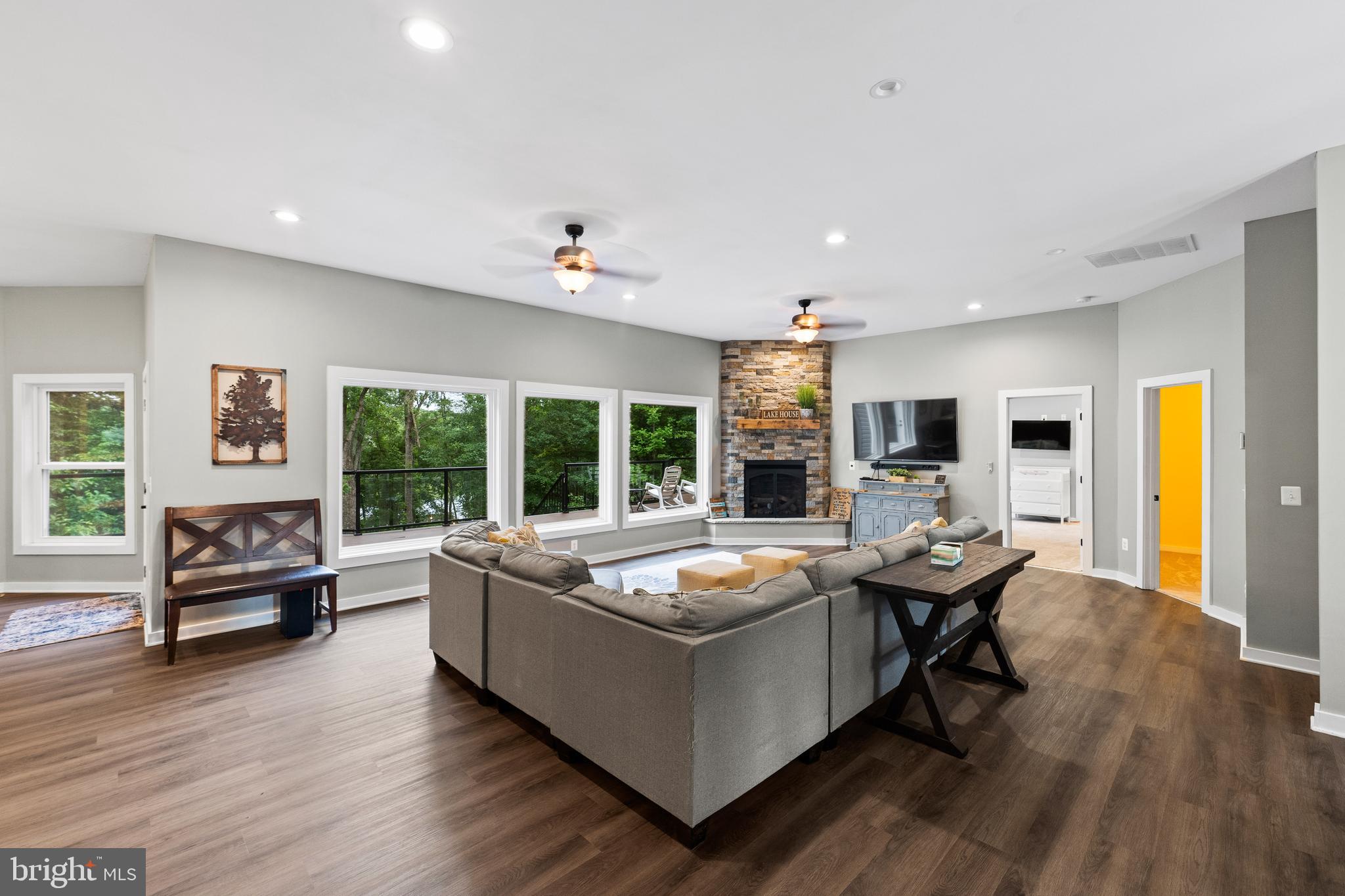 FRESHWATER ESTATES - Residential