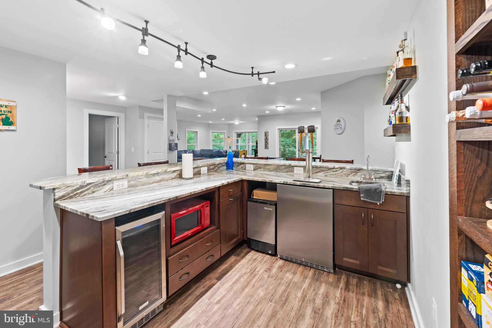 FRESHWATER ESTATES - Residential