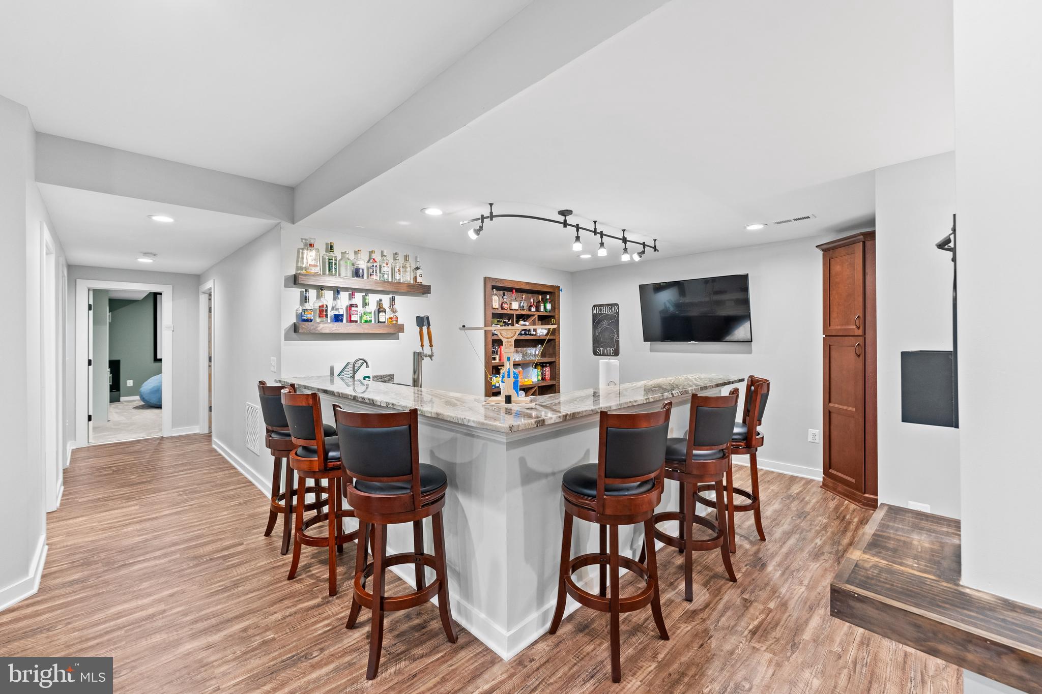 FRESHWATER ESTATES - Residential