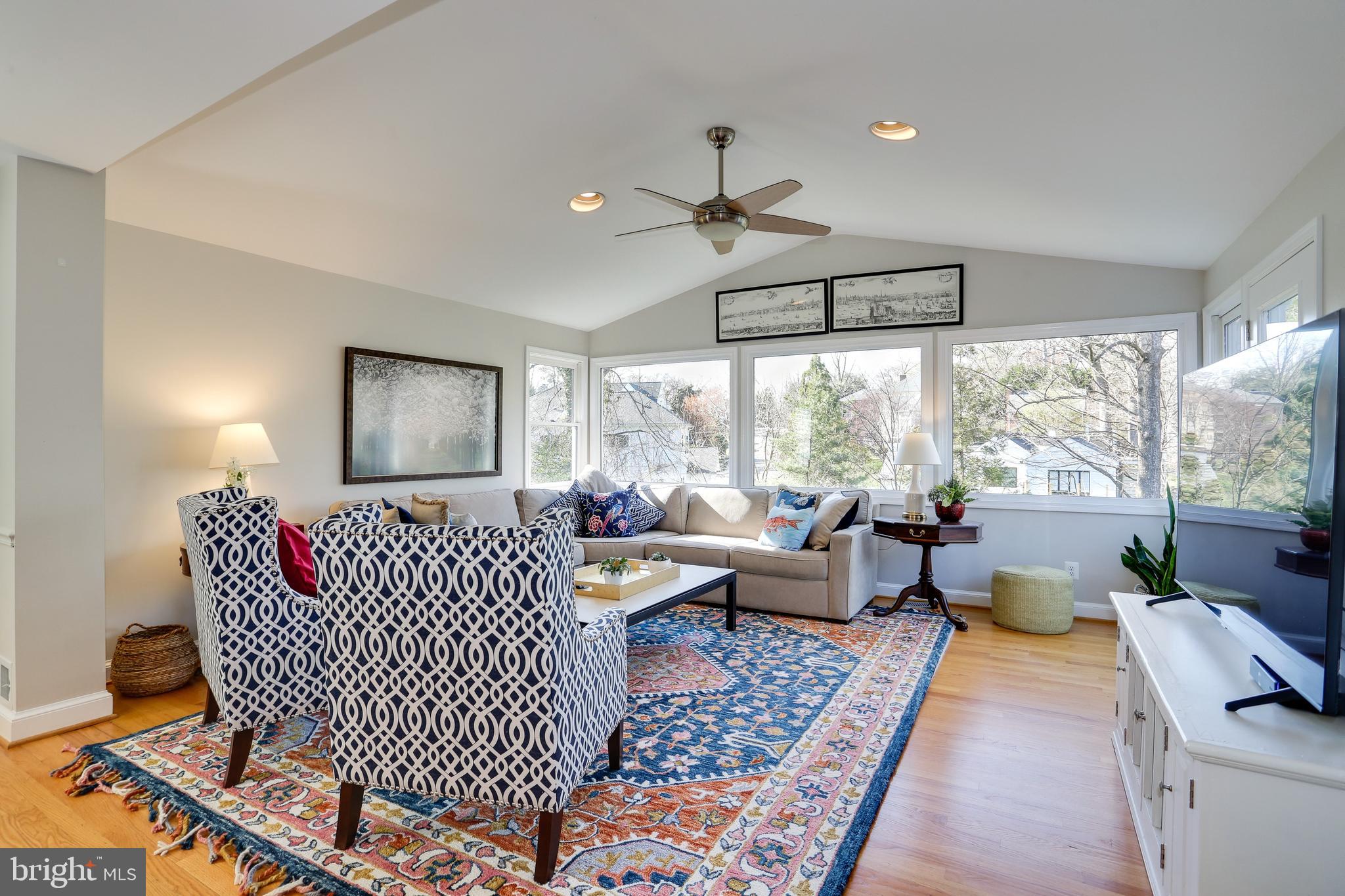 COUNTRY CLUB HILLS - Residential