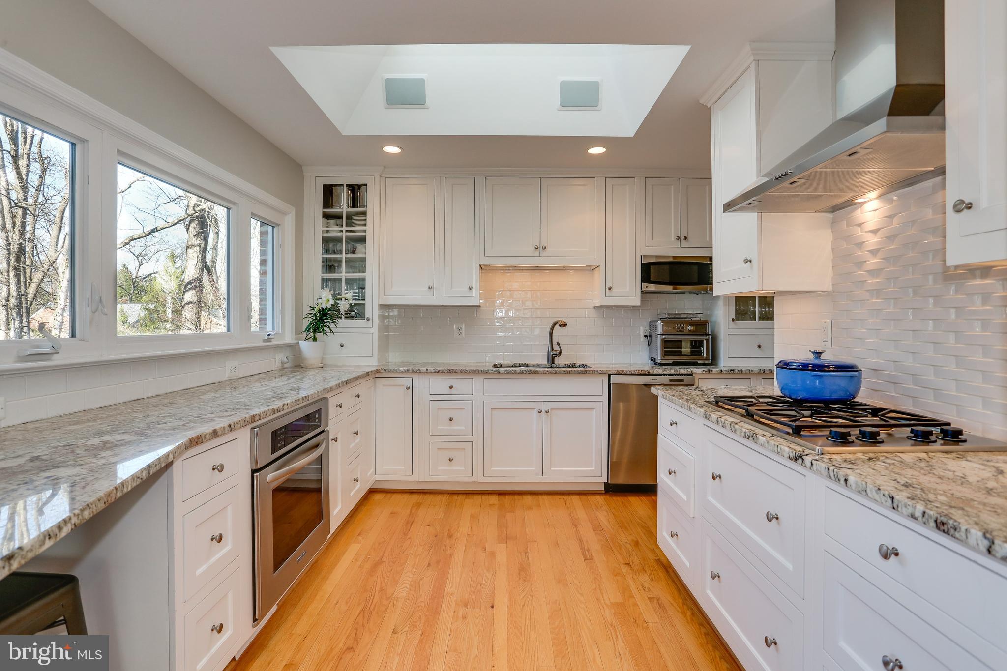 COUNTRY CLUB HILLS - Residential