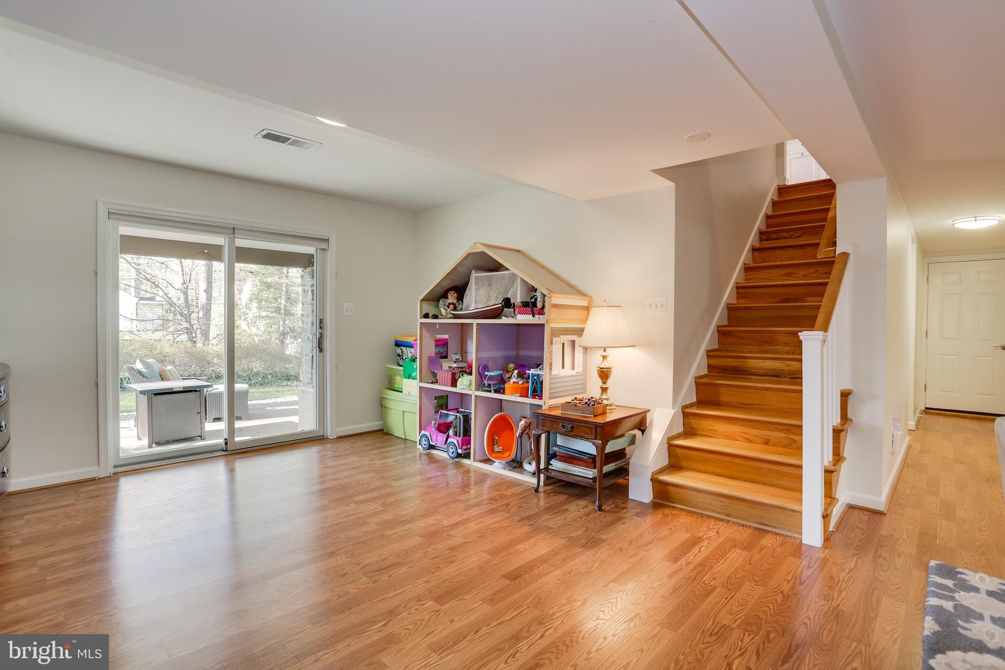 COUNTRY CLUB HILLS - Residential